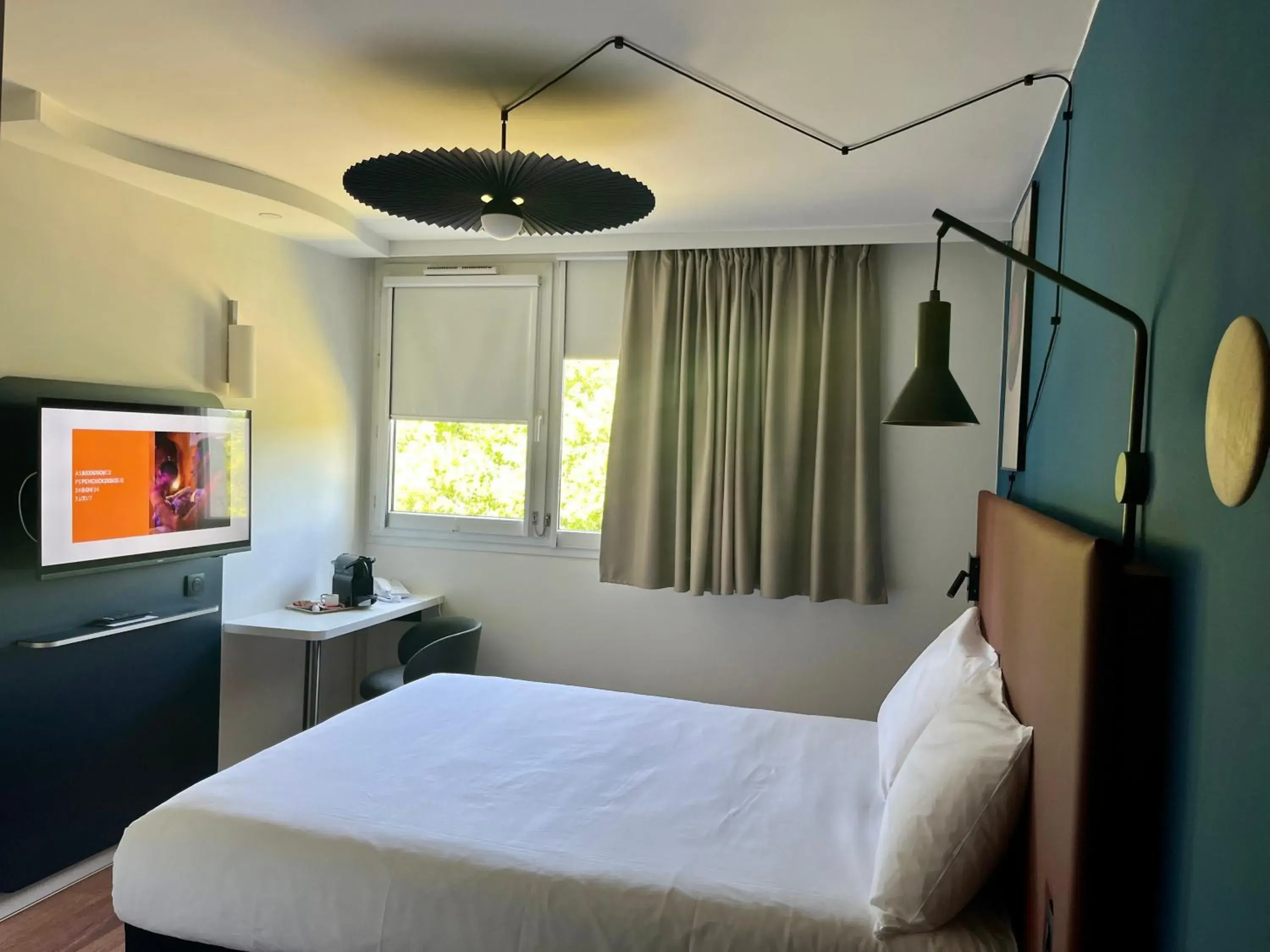 TV and multimedia, Bed in ibis Cambrai TV and multimedia, Bed in ibis Cambrai