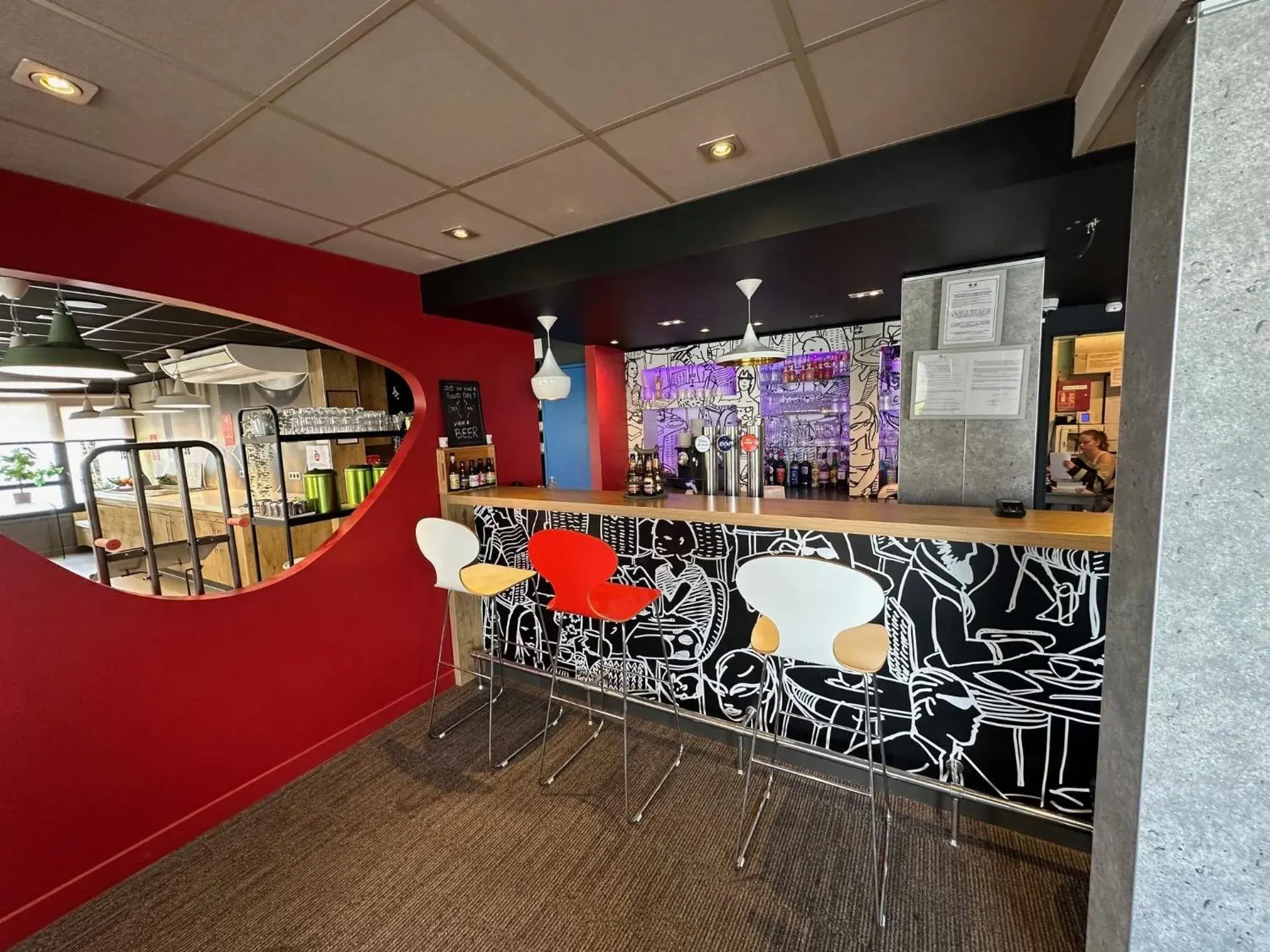 Lounge or bar in ibis Cambrai Lounge or bar in ibis Cambrai