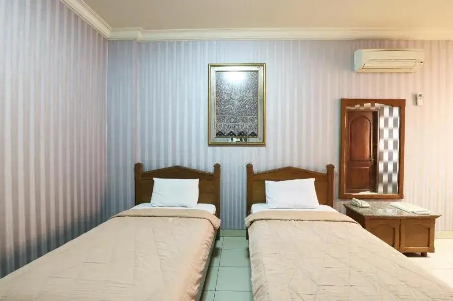 Twin Room in Hotel 678 Kemang Powered By Cocotel Twin Room in Hotel 678 Kemang Powered By Cocotel