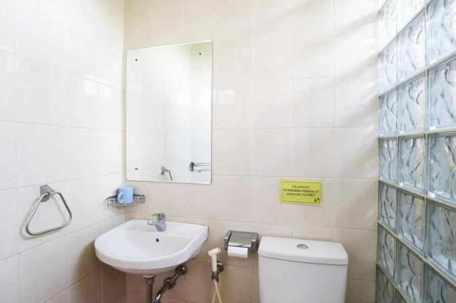 Hotel 678 Kemang Powered By Cocotel