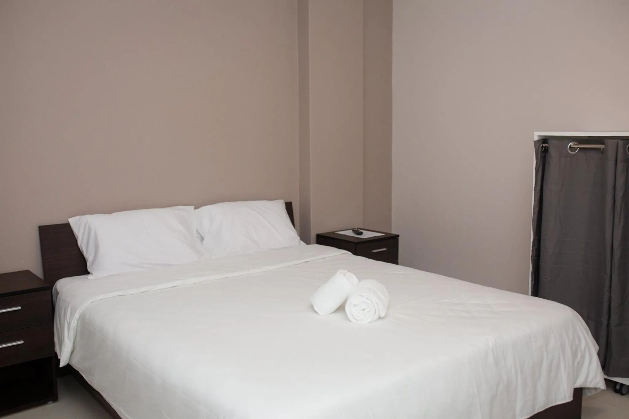 Photo of the whole room, Bed in Landmark