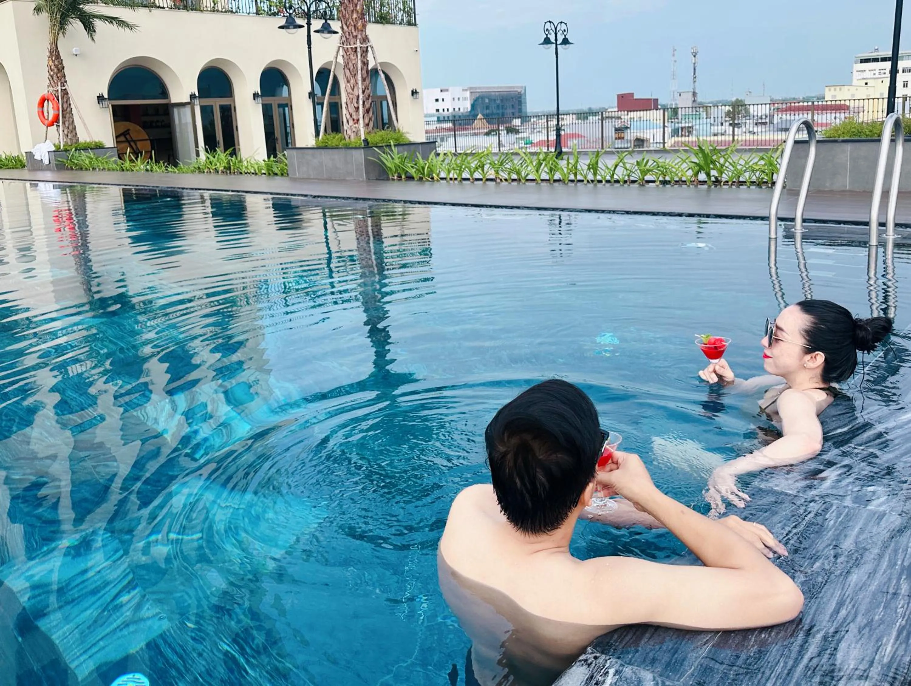 Swimming pool in Hotel Công Tử Bạc Liêu