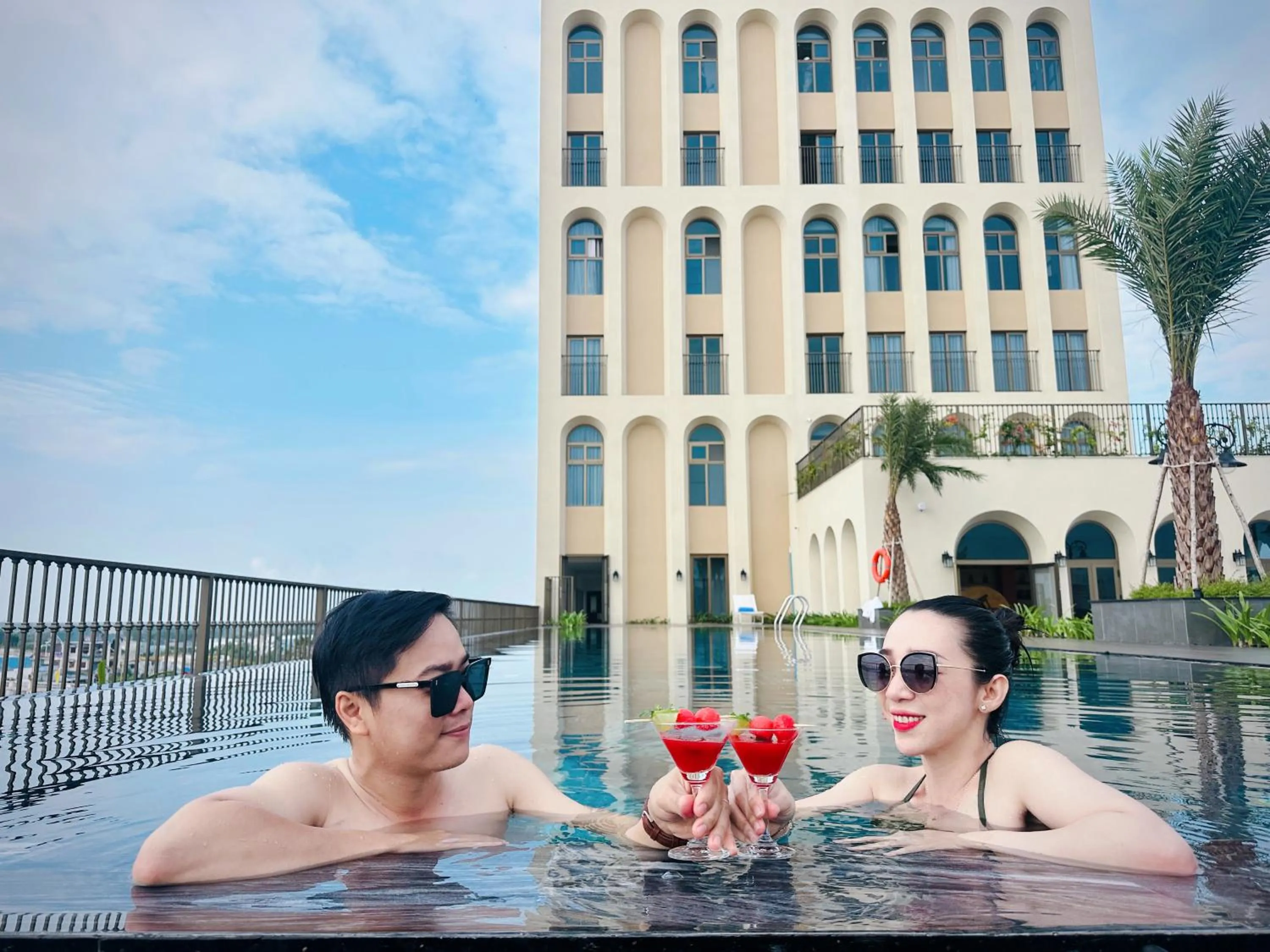 Swimming pool in Hotel Công Tử Bạc Liêu