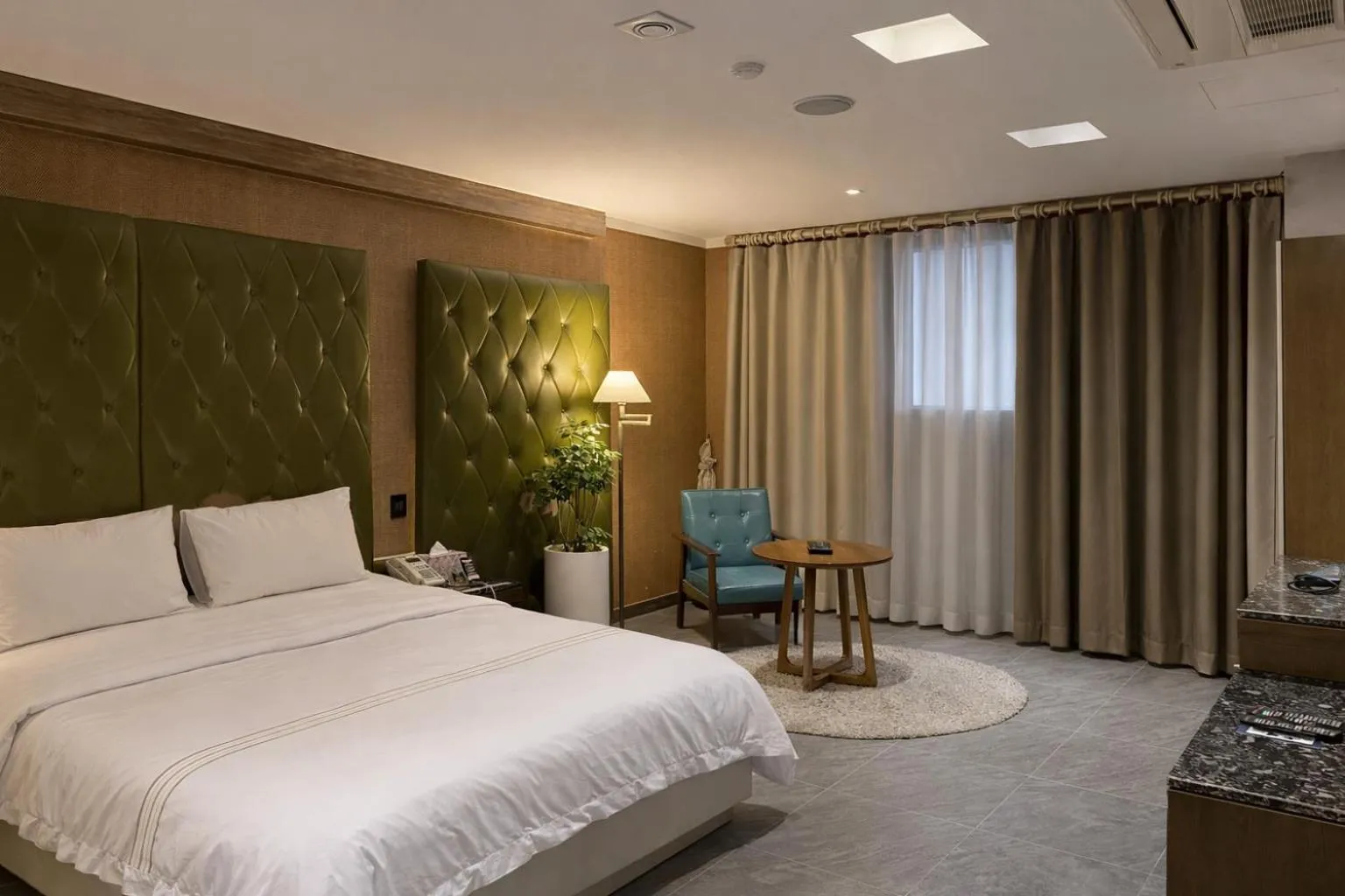 Bed in Zenith Tourist Hotel