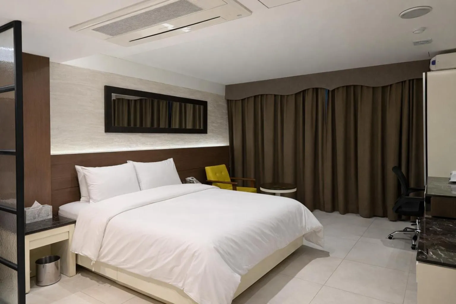 Bed in Zenith Tourist Hotel