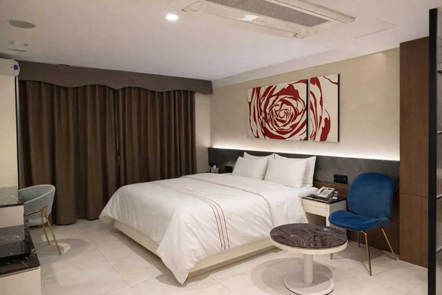 Bed in Zenith Tourist Hotel