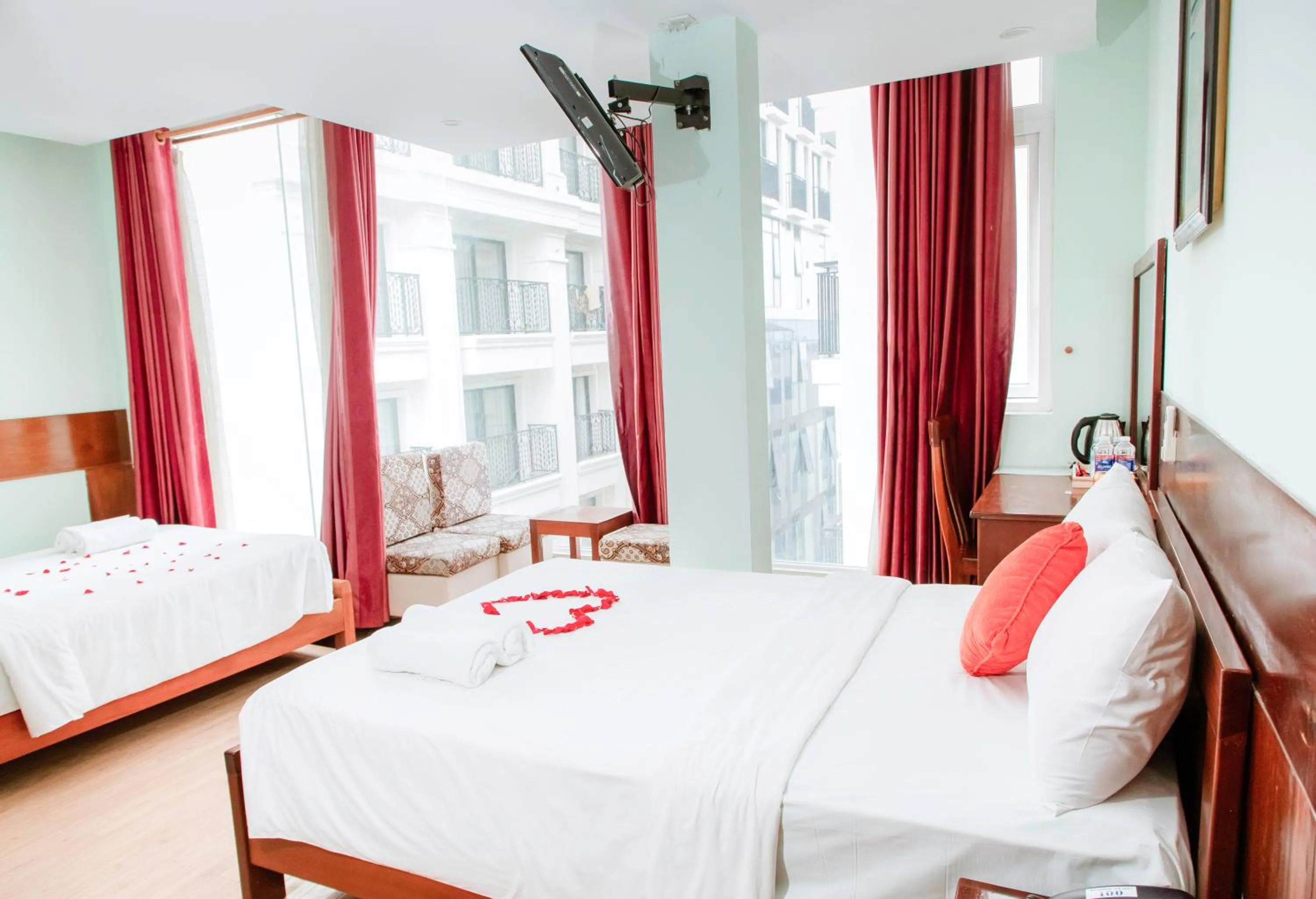 Bedroom, Bed in Art Deluxe Hotel