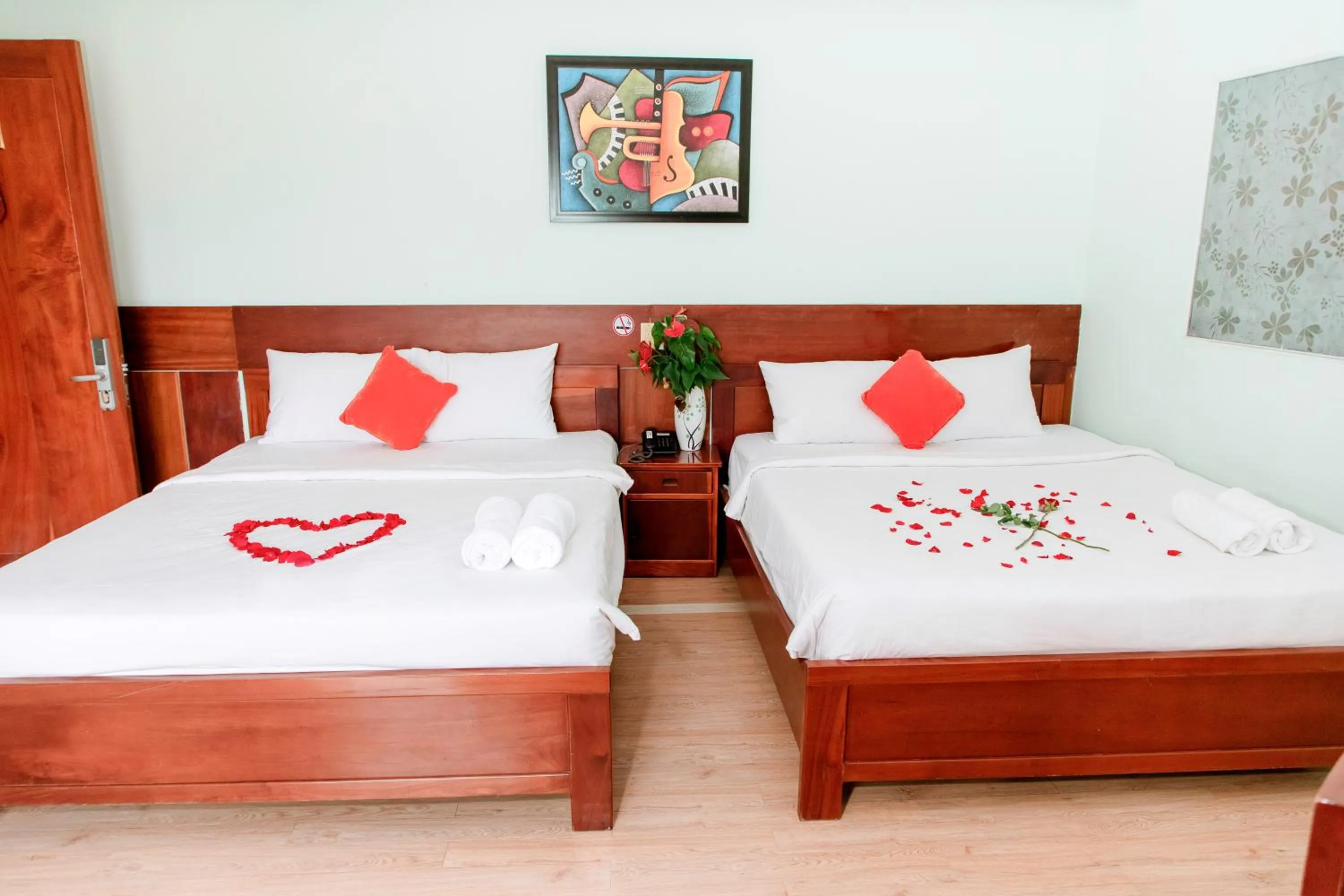 Photo of the whole room, Bed in Art Deluxe Hotel