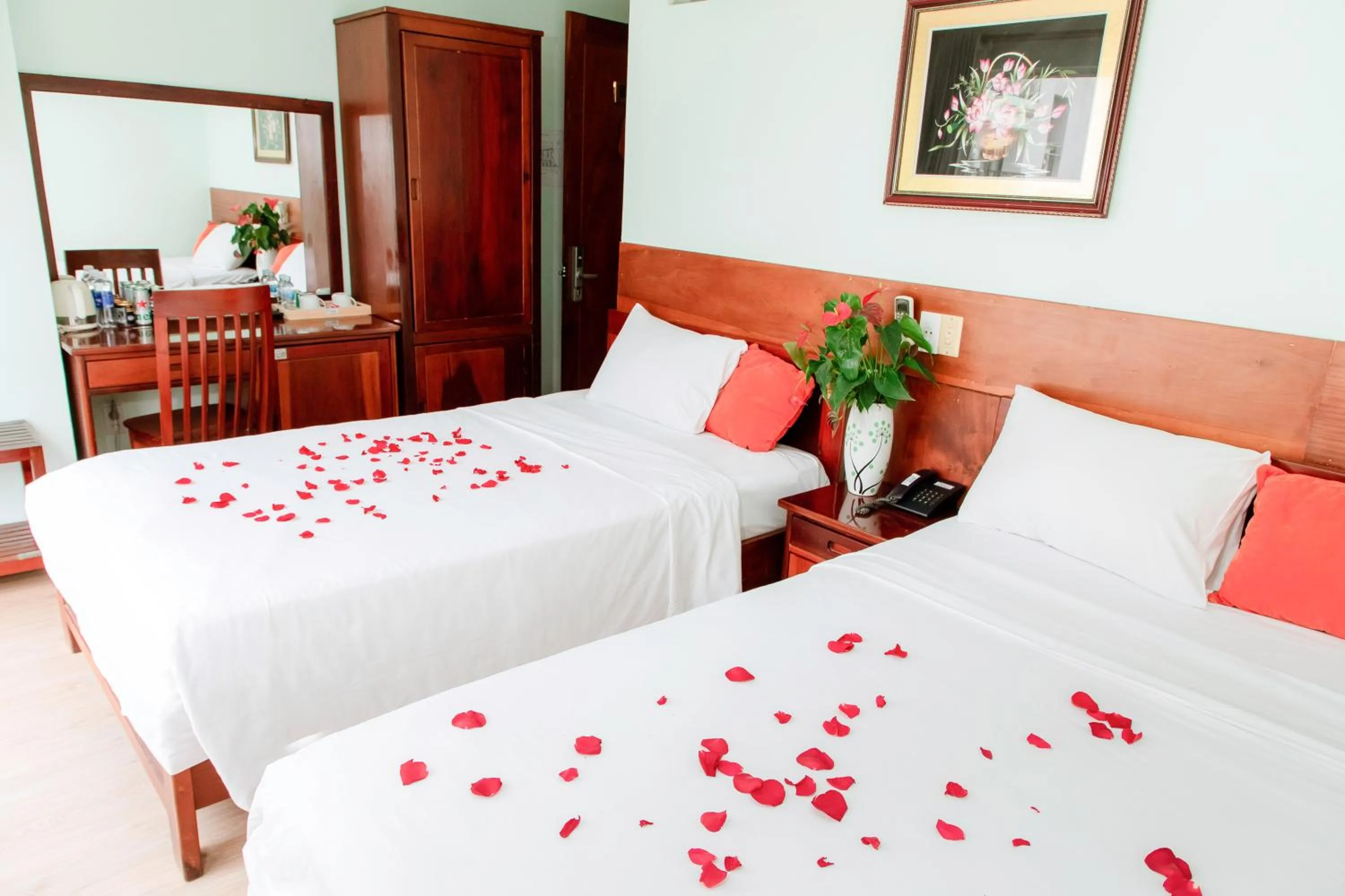 Photo of the whole room, Bed in Art Deluxe Hotel