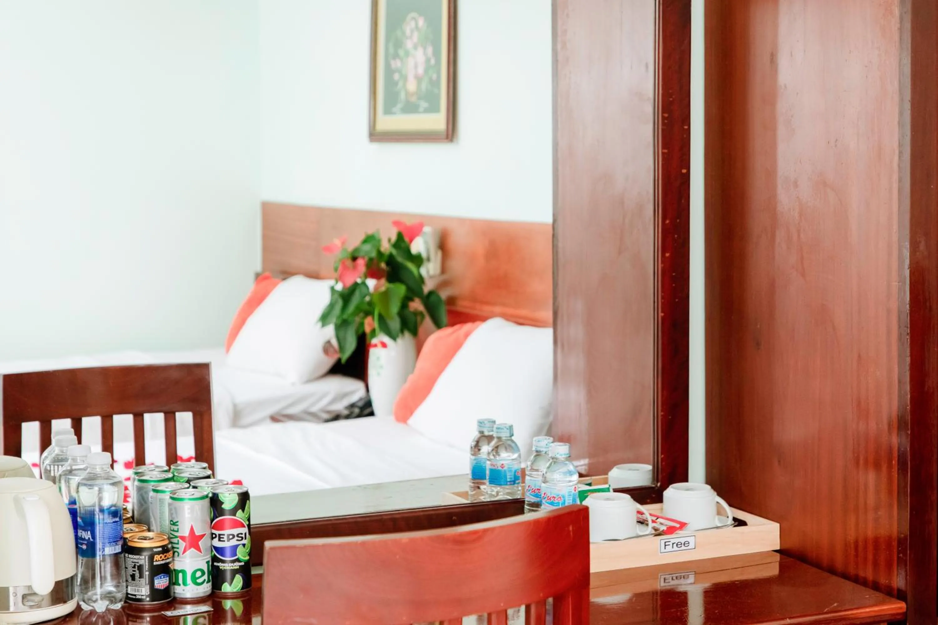 Photo of the whole room, Bed in Art Deluxe Hotel