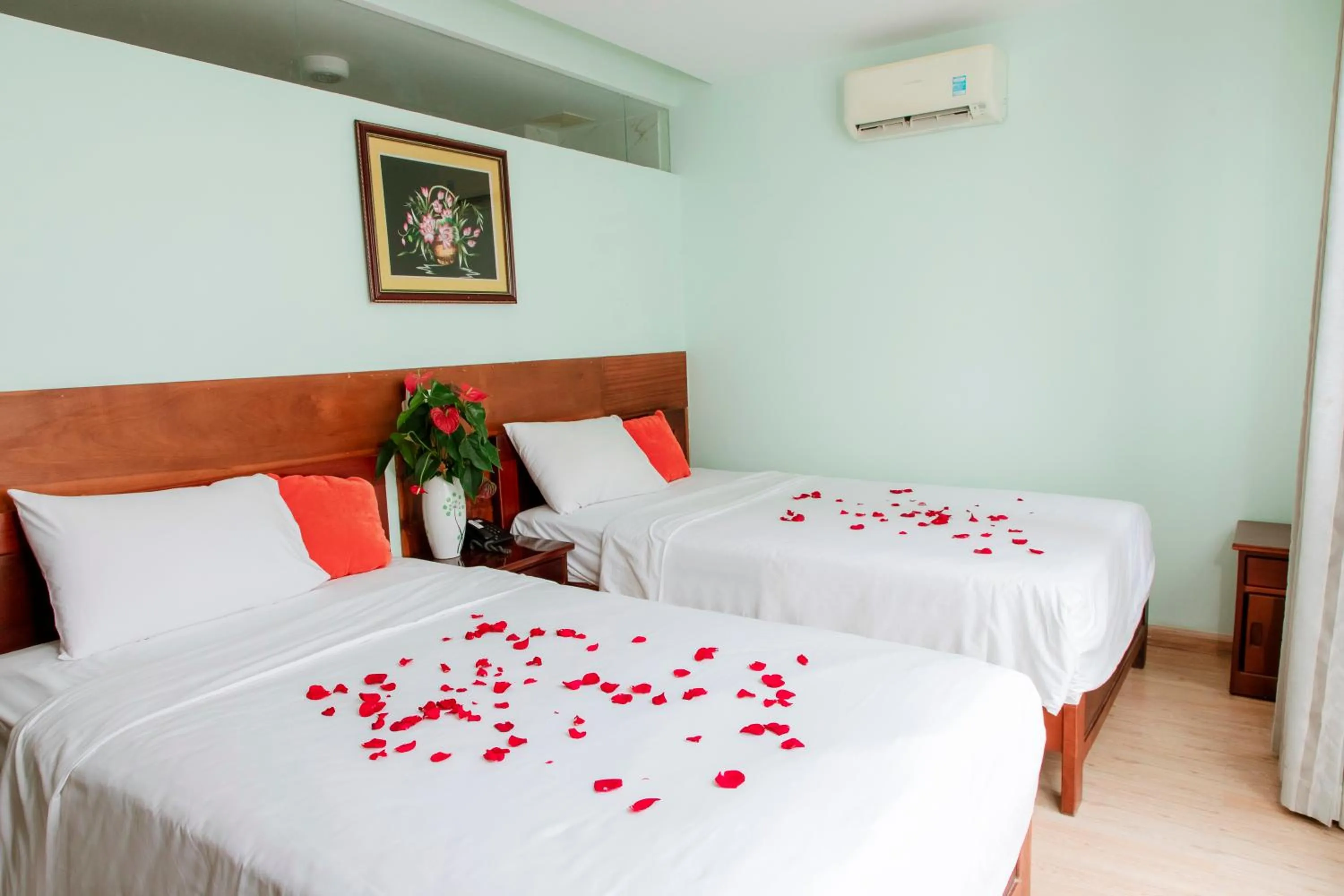 Photo of the whole room, Bed in Art Deluxe Hotel