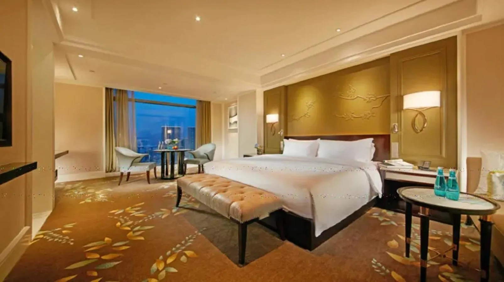 Photo of the whole room, Bed in Wen Ling International Hotel