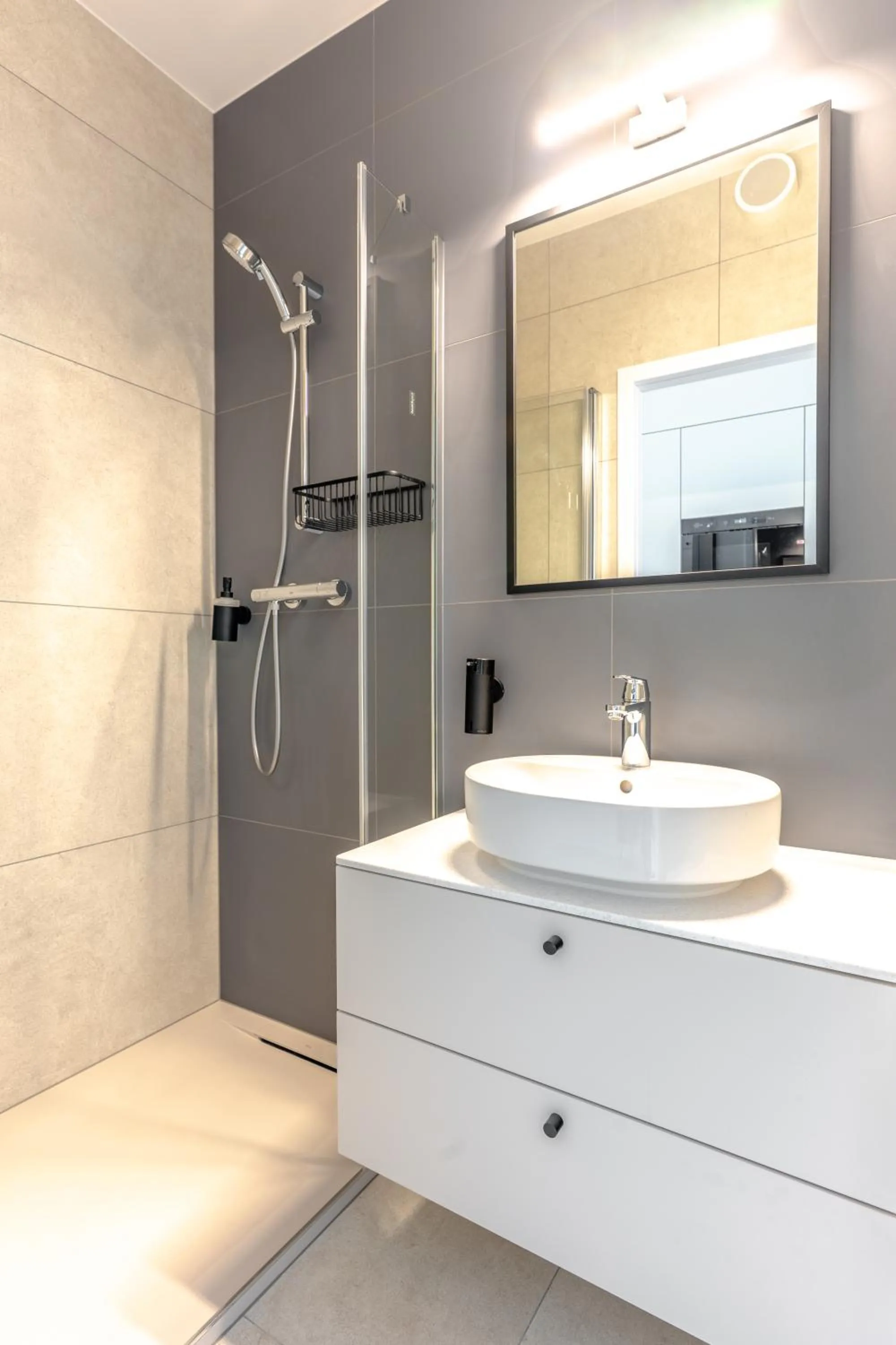 Shower in Noli Gdansk Riverside