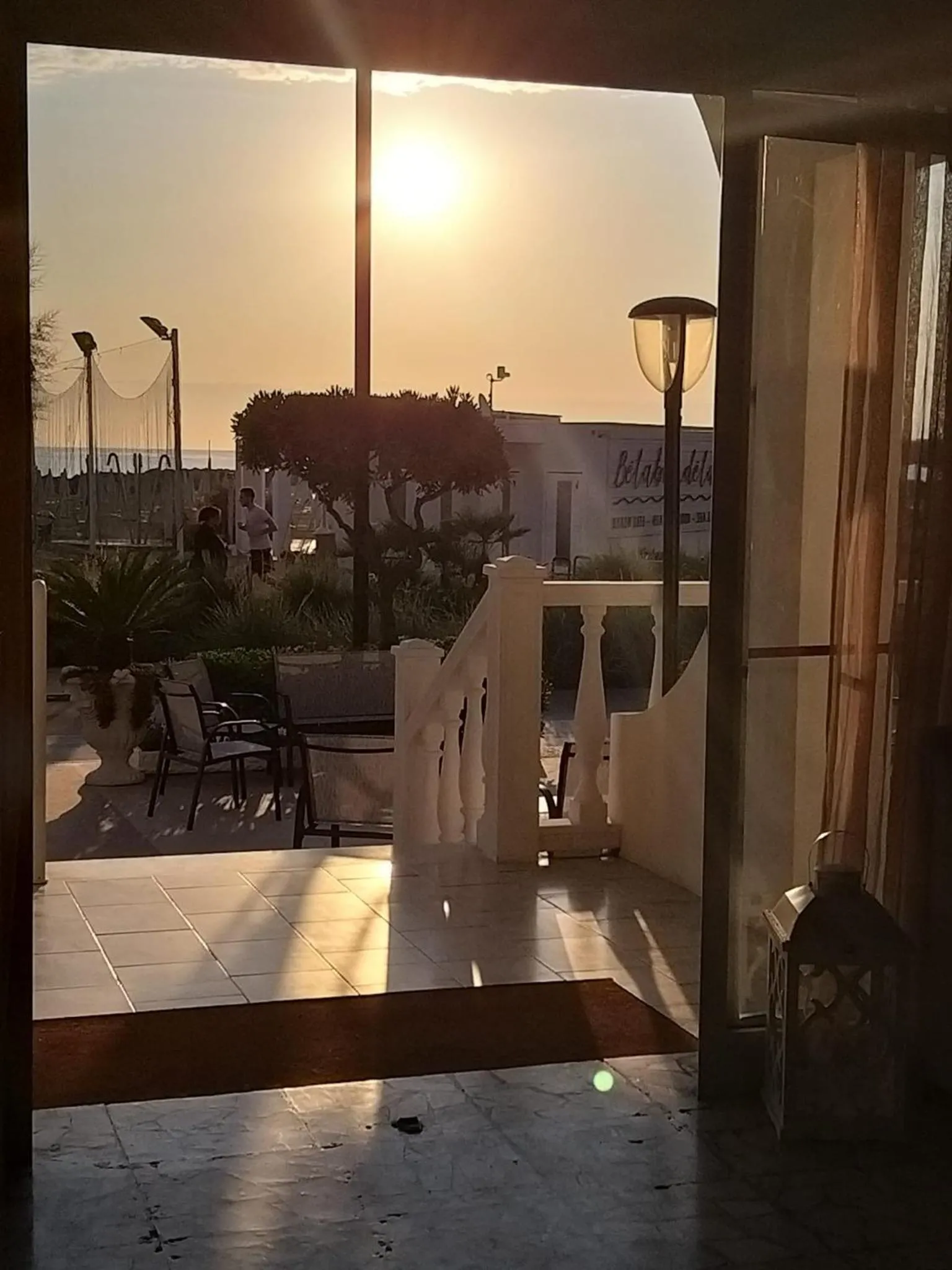 Restaurant/places to eat in Hotel Ideal