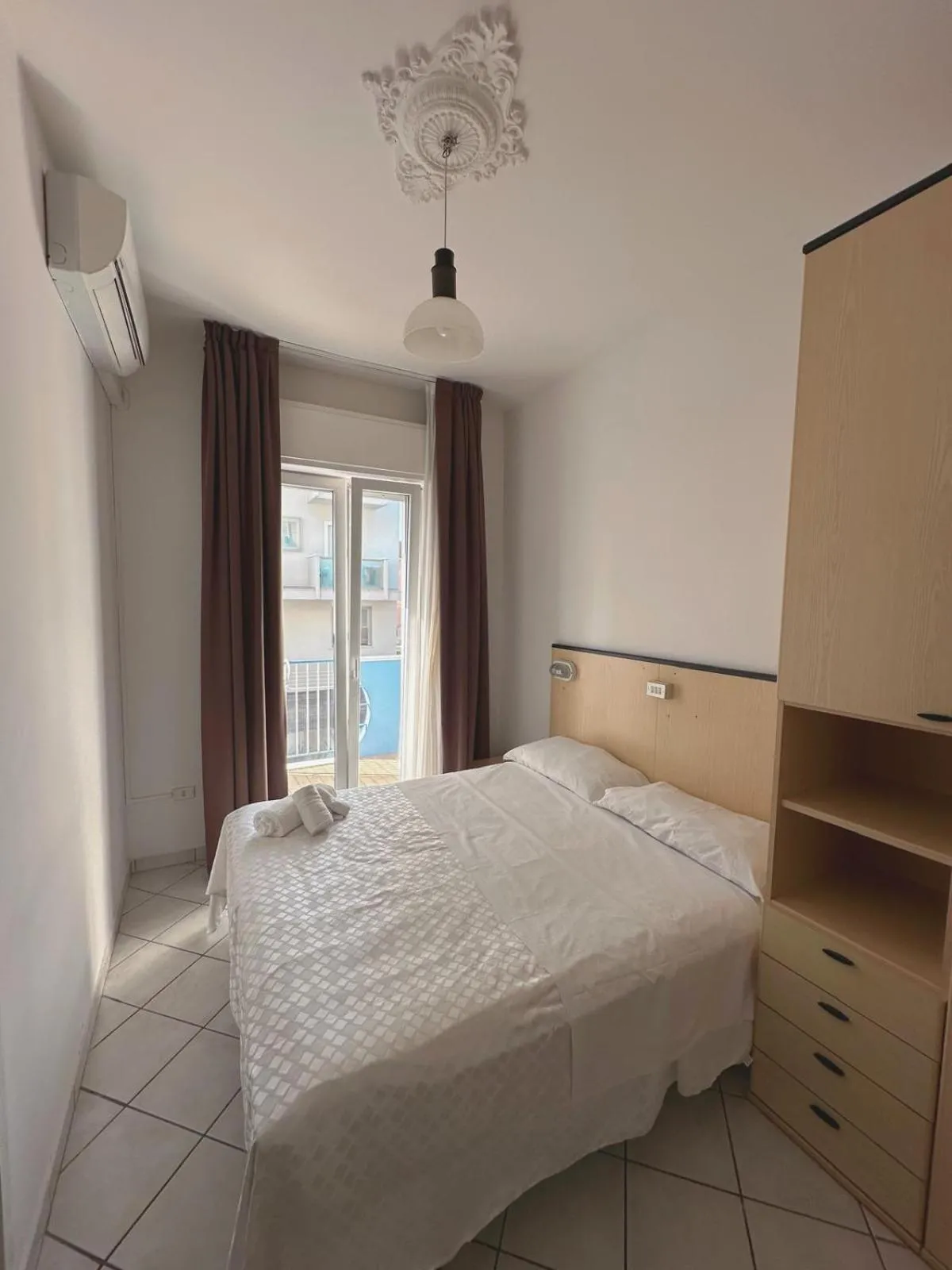 Property building, Bed in Hotel Ideal