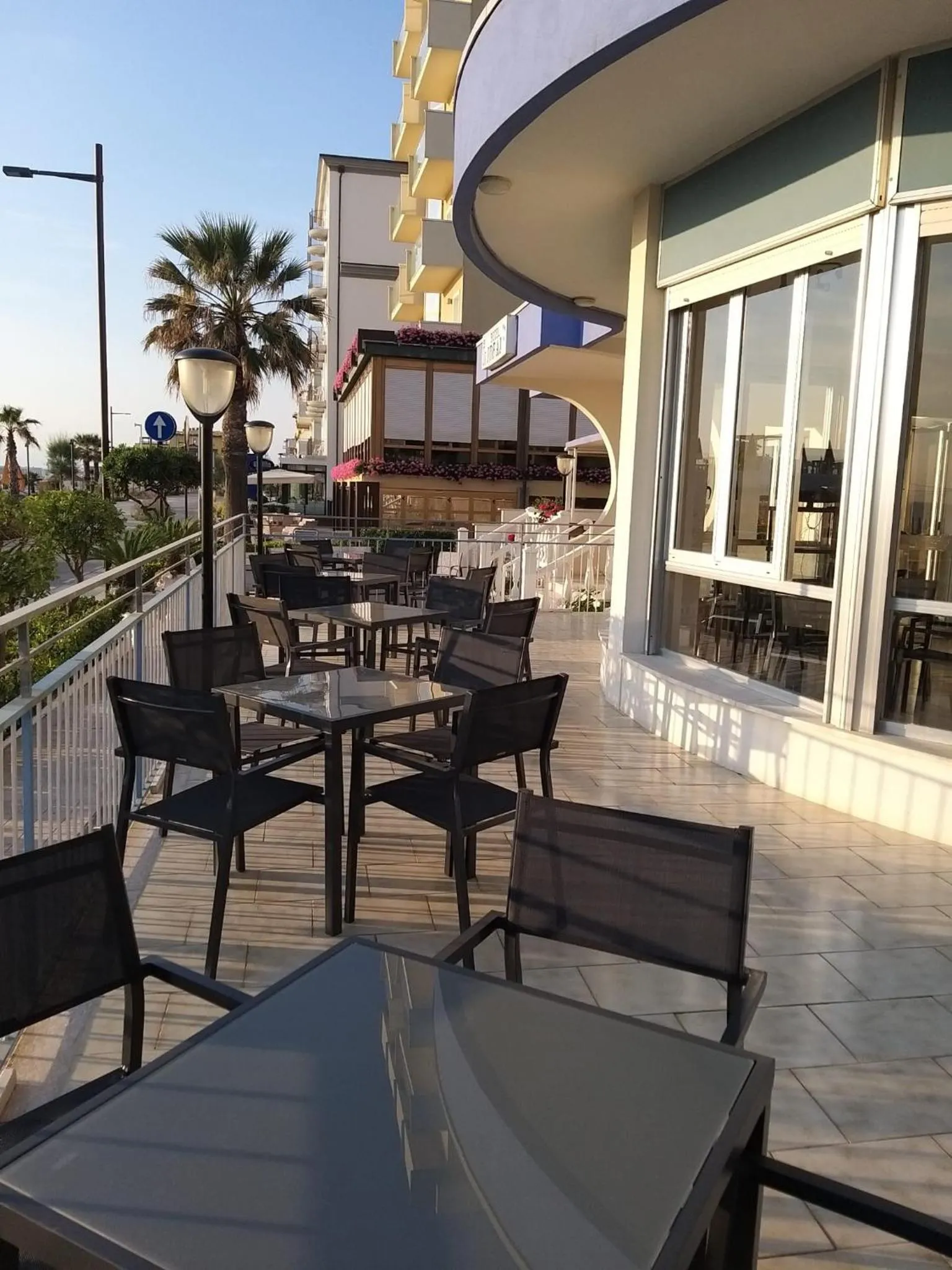 Restaurant/places to eat in Hotel Ideal