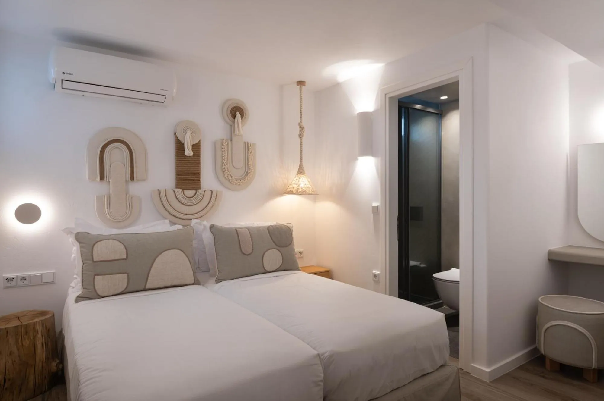 Bedroom, Bed in Kosmitis Suites & Villas