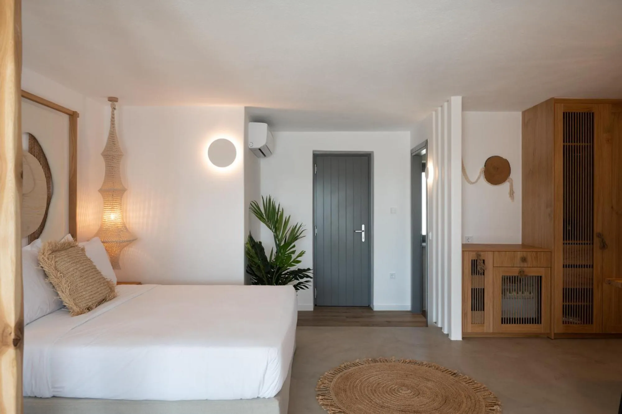 Photo of the whole room, Bed in Kosmitis Suites & Villas