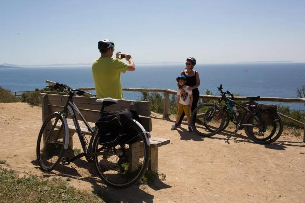 People in Hotel Victoria Playa