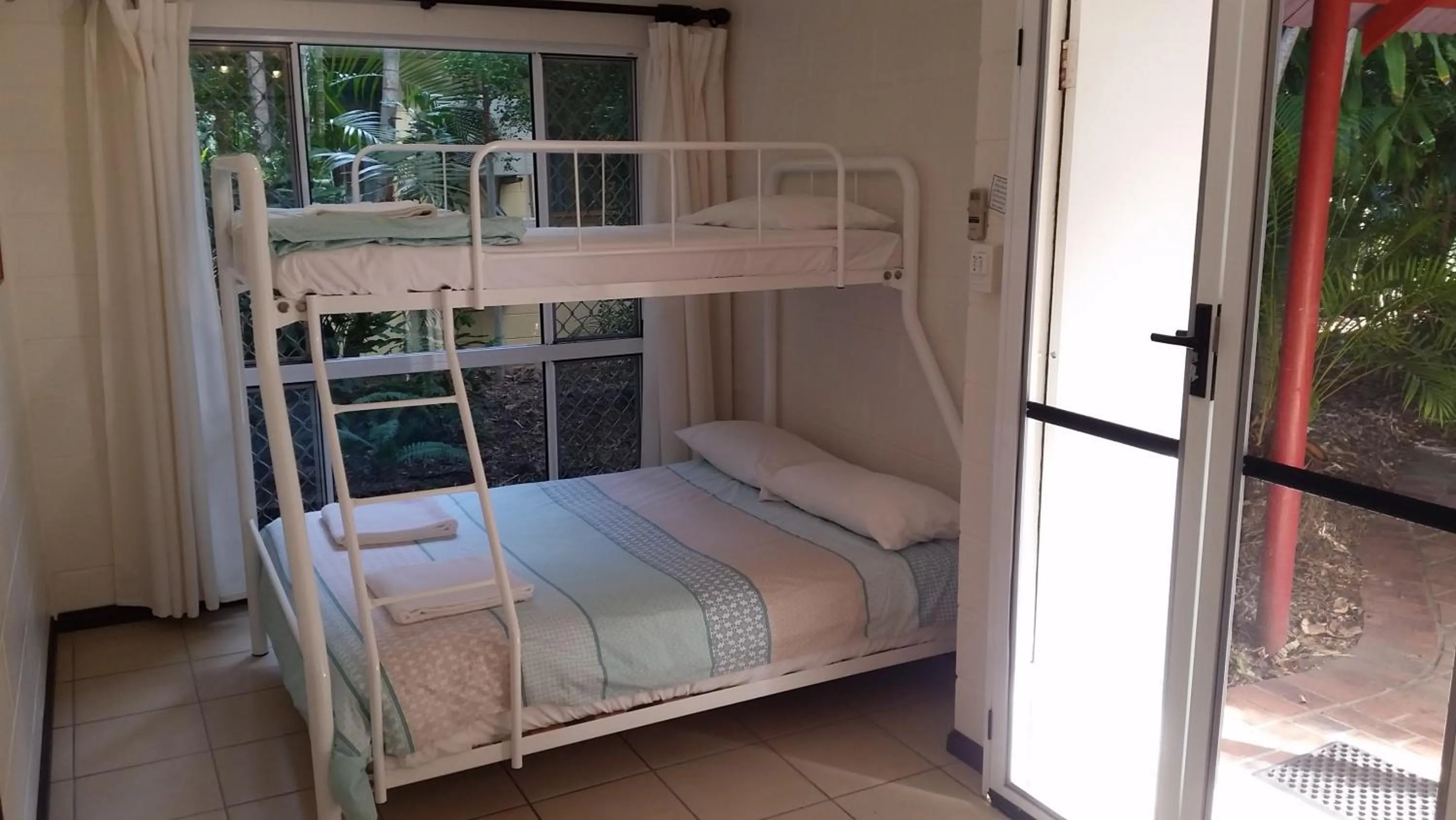 Bed in Shambhala Retreat Magnetic Island Cottages