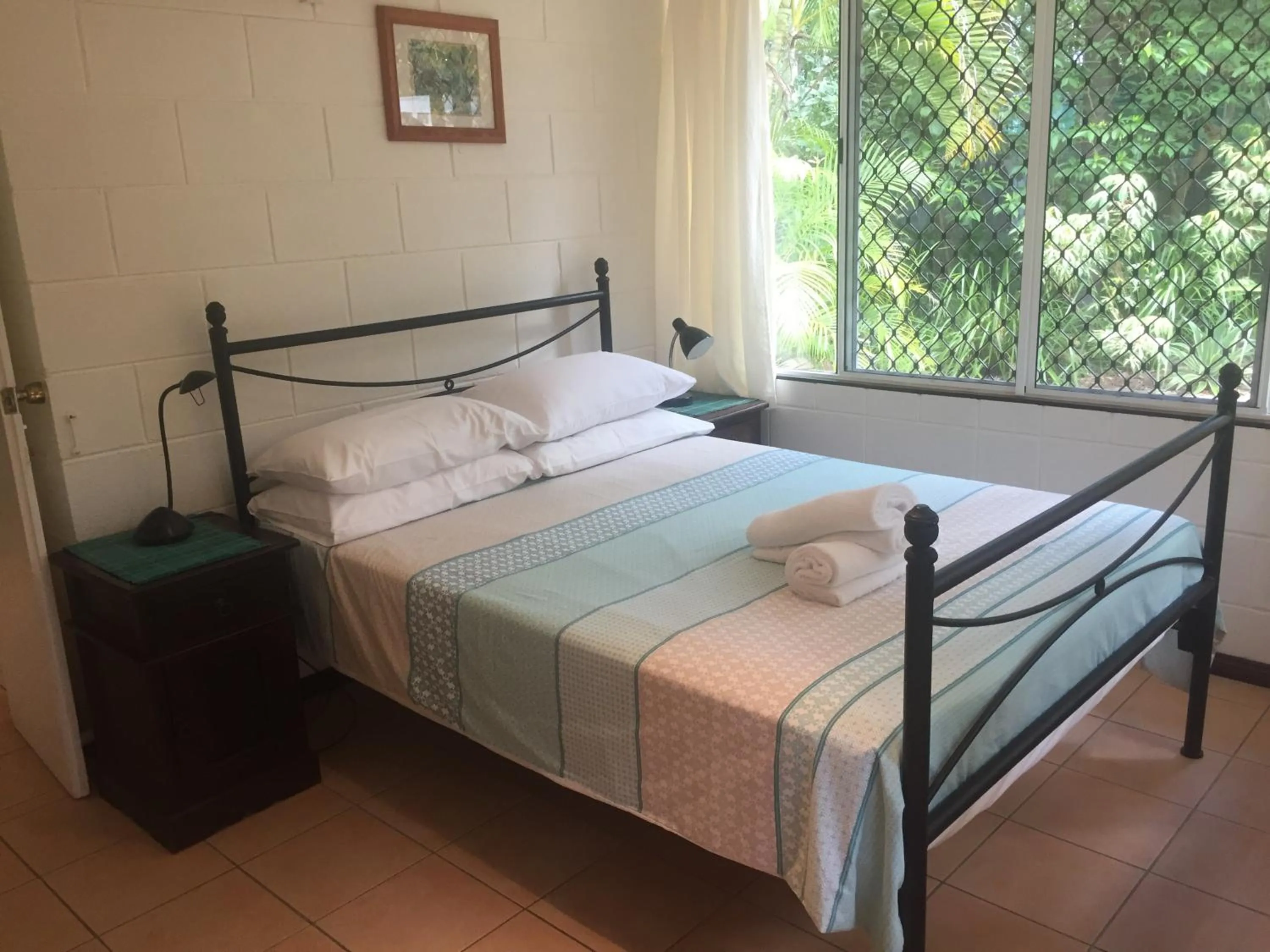 Bedroom, Bed in Shambhala Retreat Magnetic Island Cottages