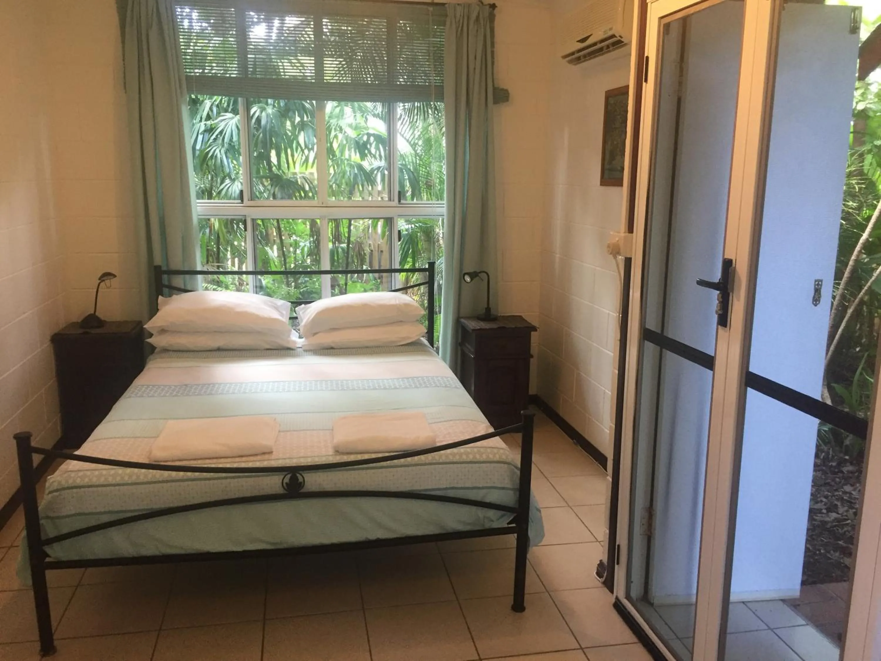 Bed in Shambhala Retreat Magnetic Island Cottages