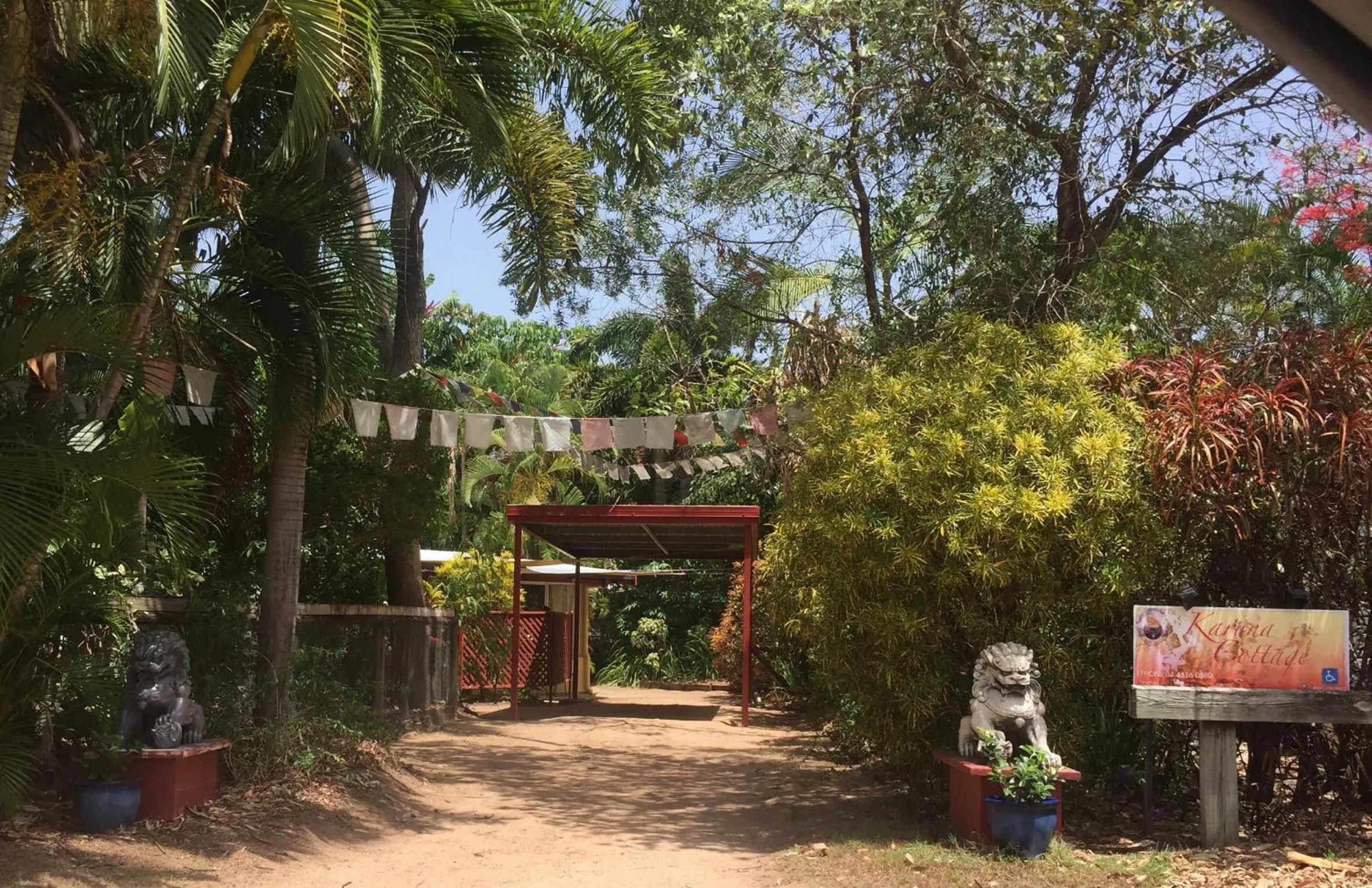 Facade/entrance in Shambhala Retreat Magnetic Island Cottages