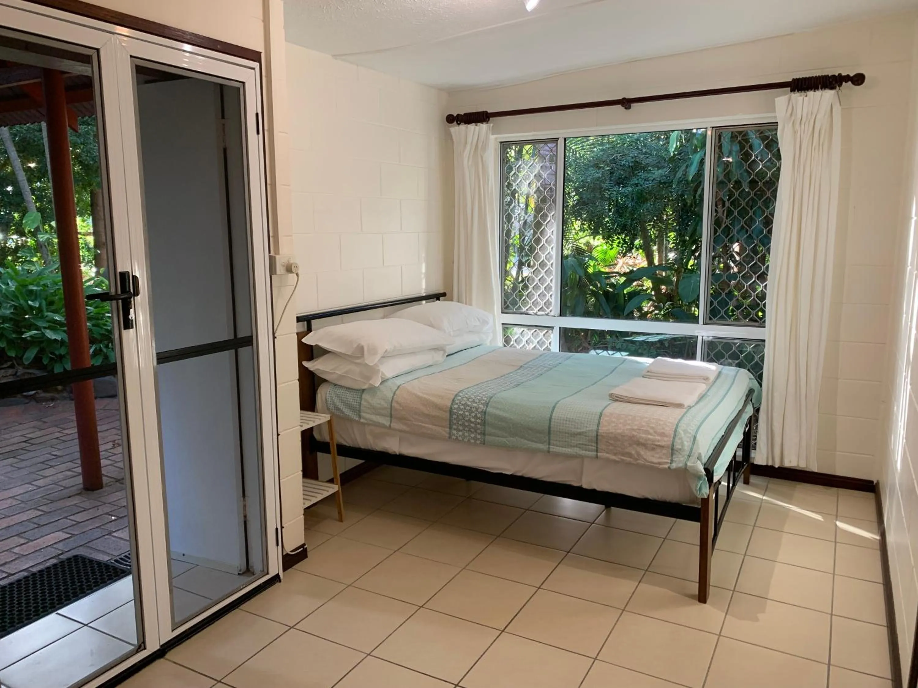 Bed in Shambhala Retreat Magnetic Island Cottages