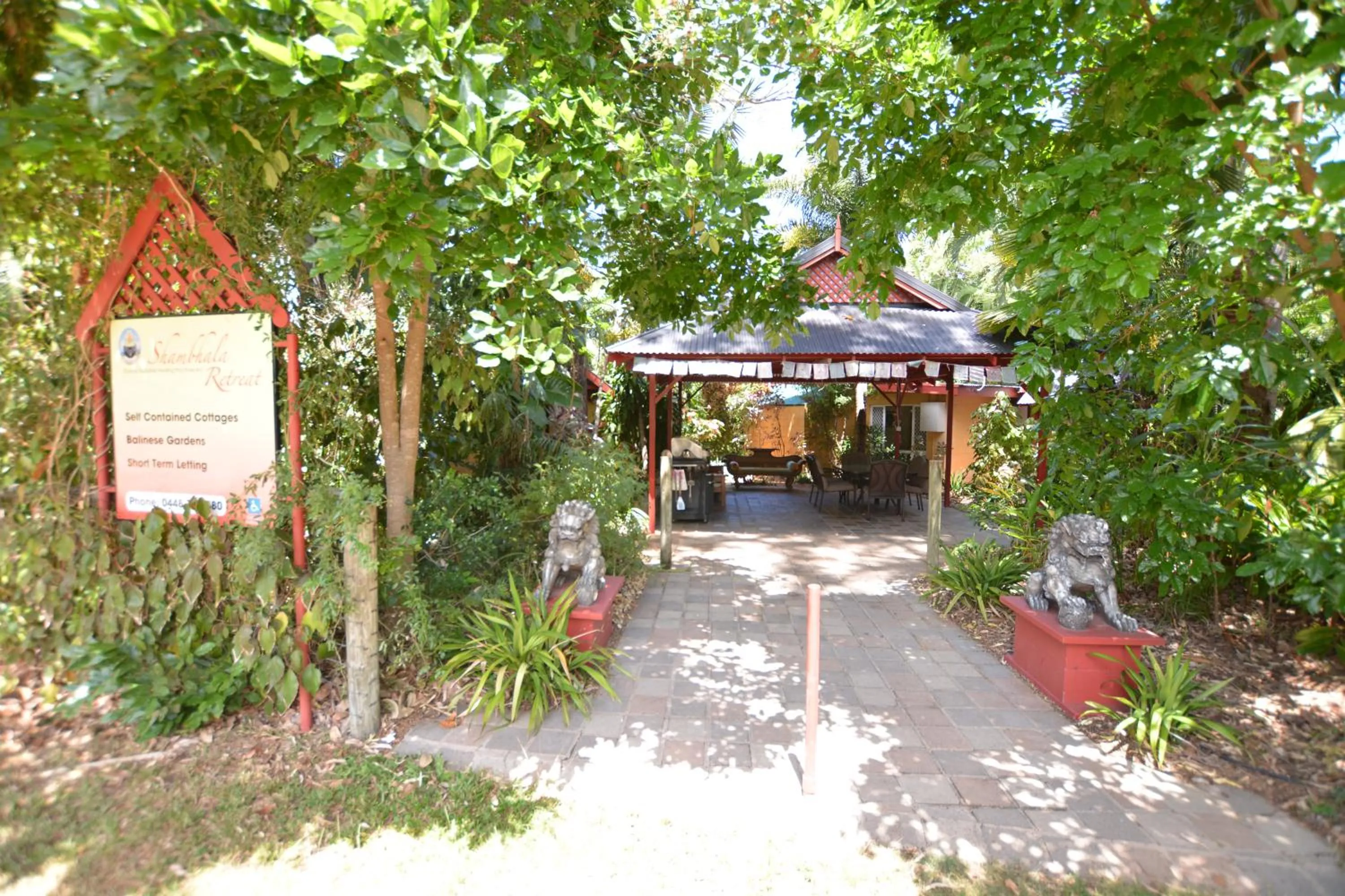 Facade/entrance in Shambhala Retreat Magnetic Island Cottages