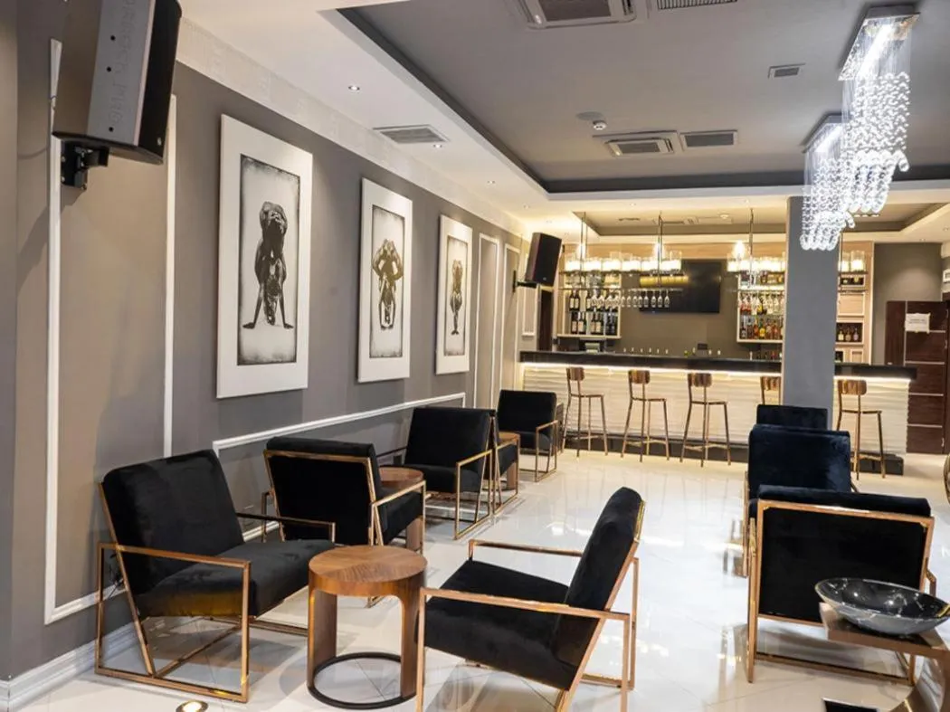 Lounge or bar in Tripod By Pedestal Hotel