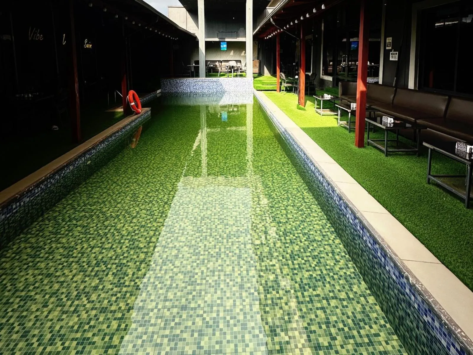 Swimming pool in Tripod By Pedestal Hotel