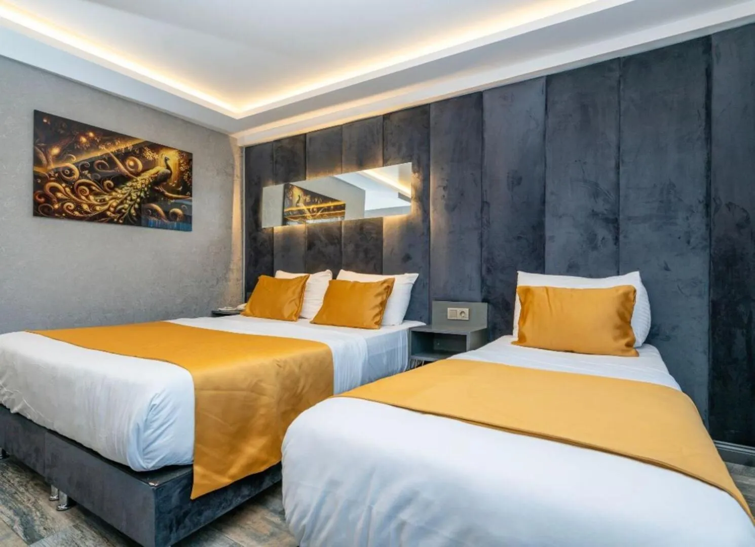 Photo of the whole room, Bed in 216 Silver Suite