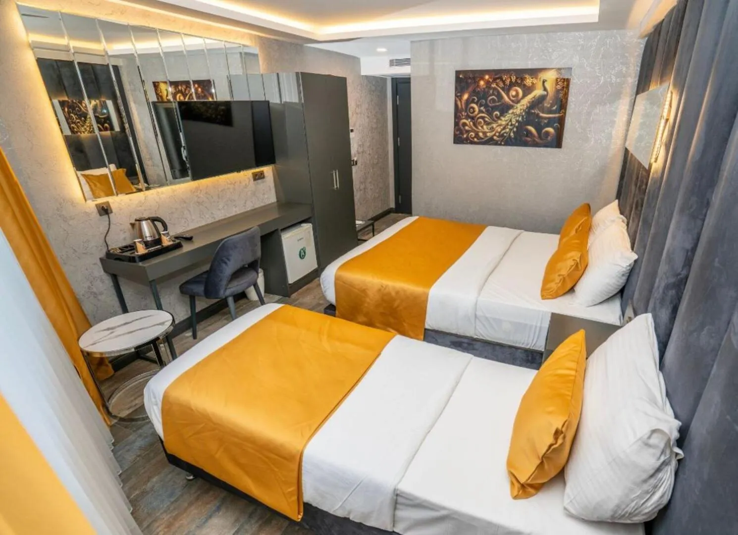 Photo of the whole room, Bed in 216 Silver Suite