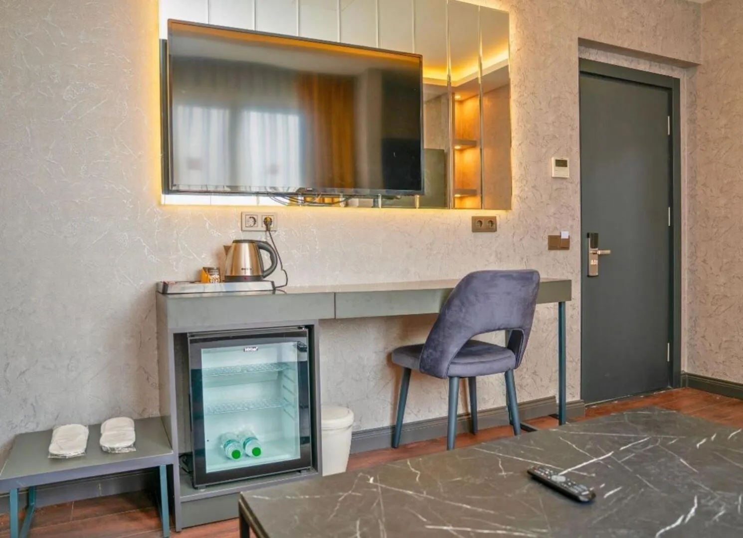 Photo of the whole room in 216 Silver Suite