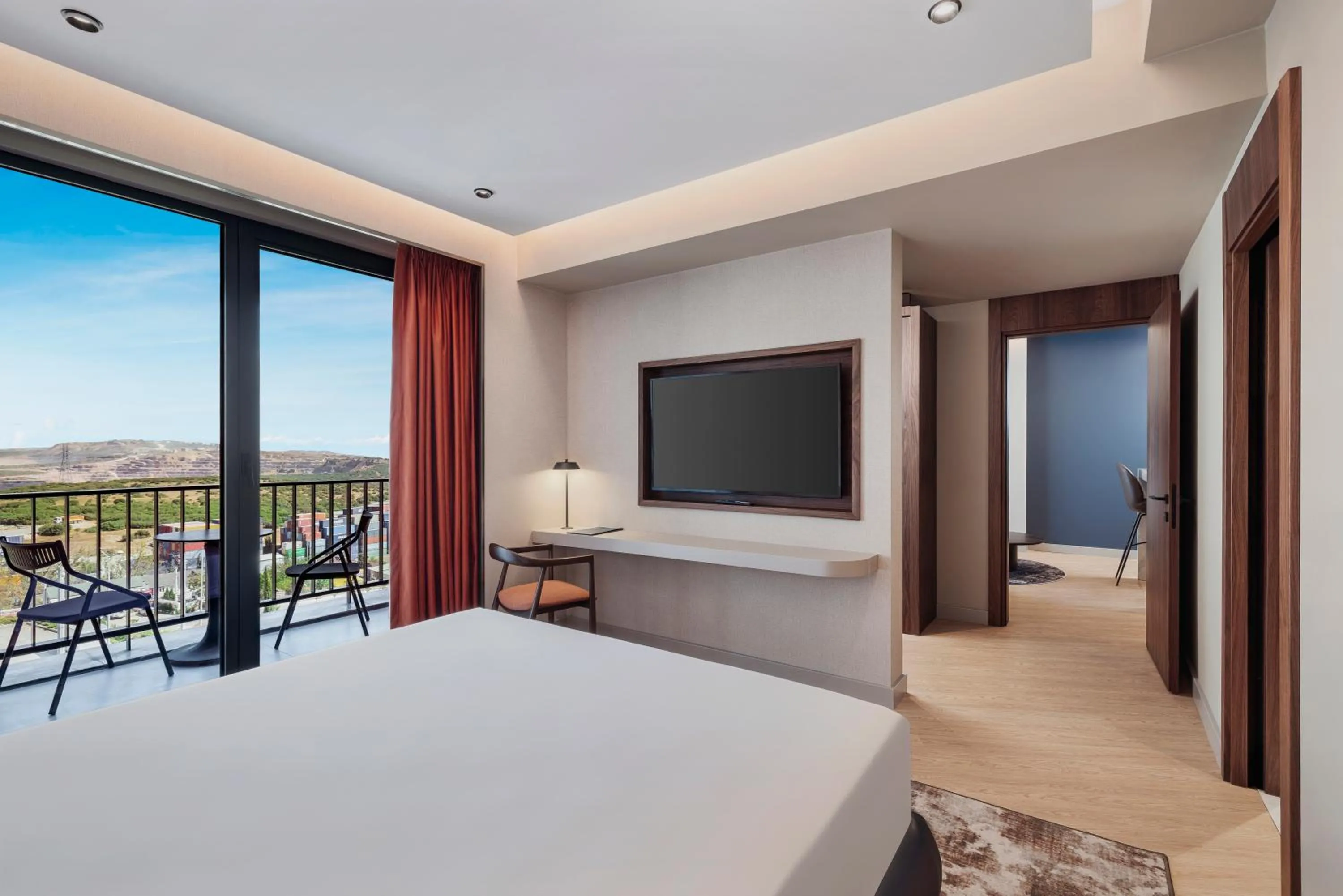 Communal lounge/ TV room, Bed in GOLDEN TULIP GEBKIM KOCAELI