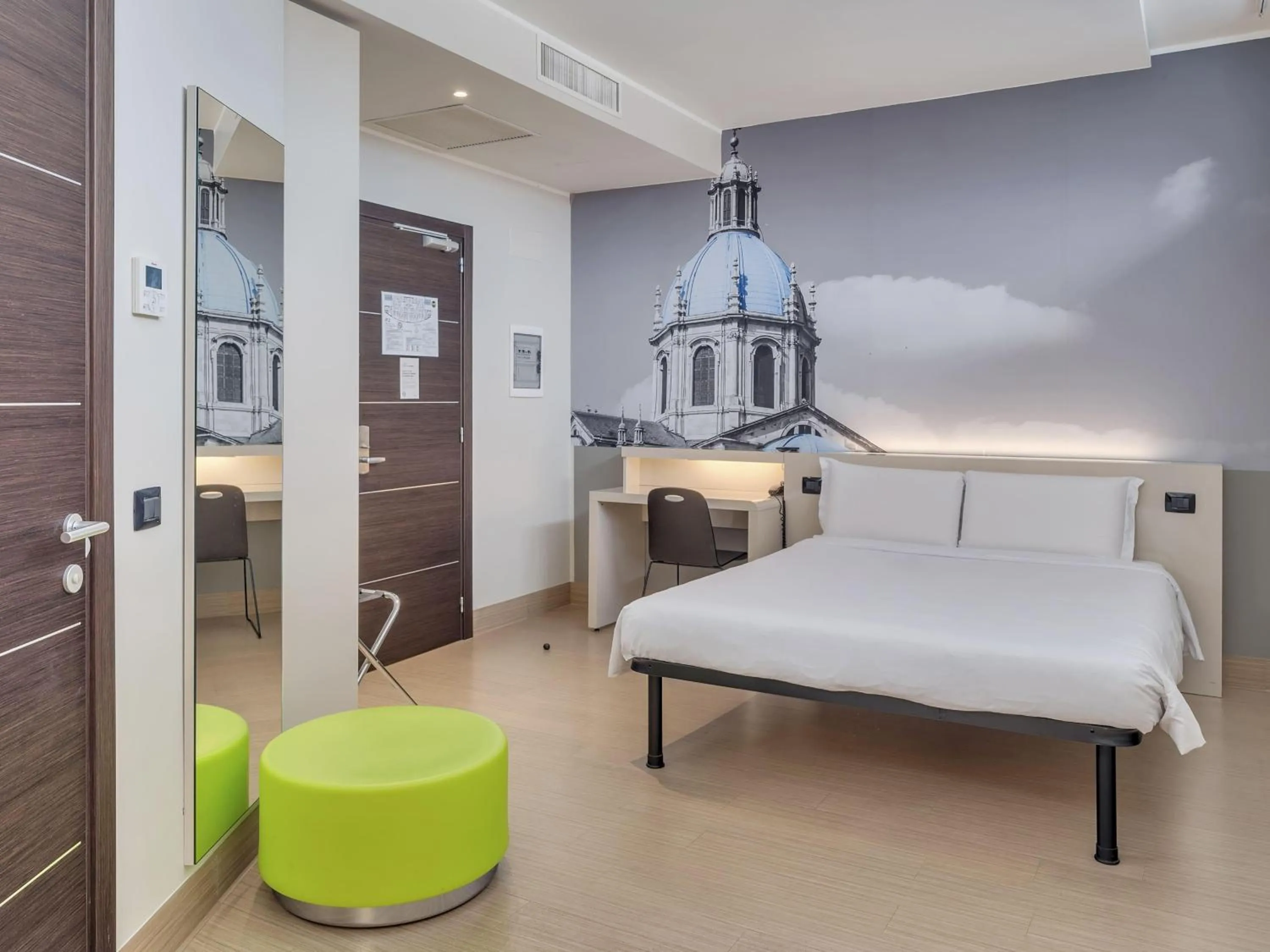 Photo of the whole room, Bed in B&B Hotel Como Camerlata