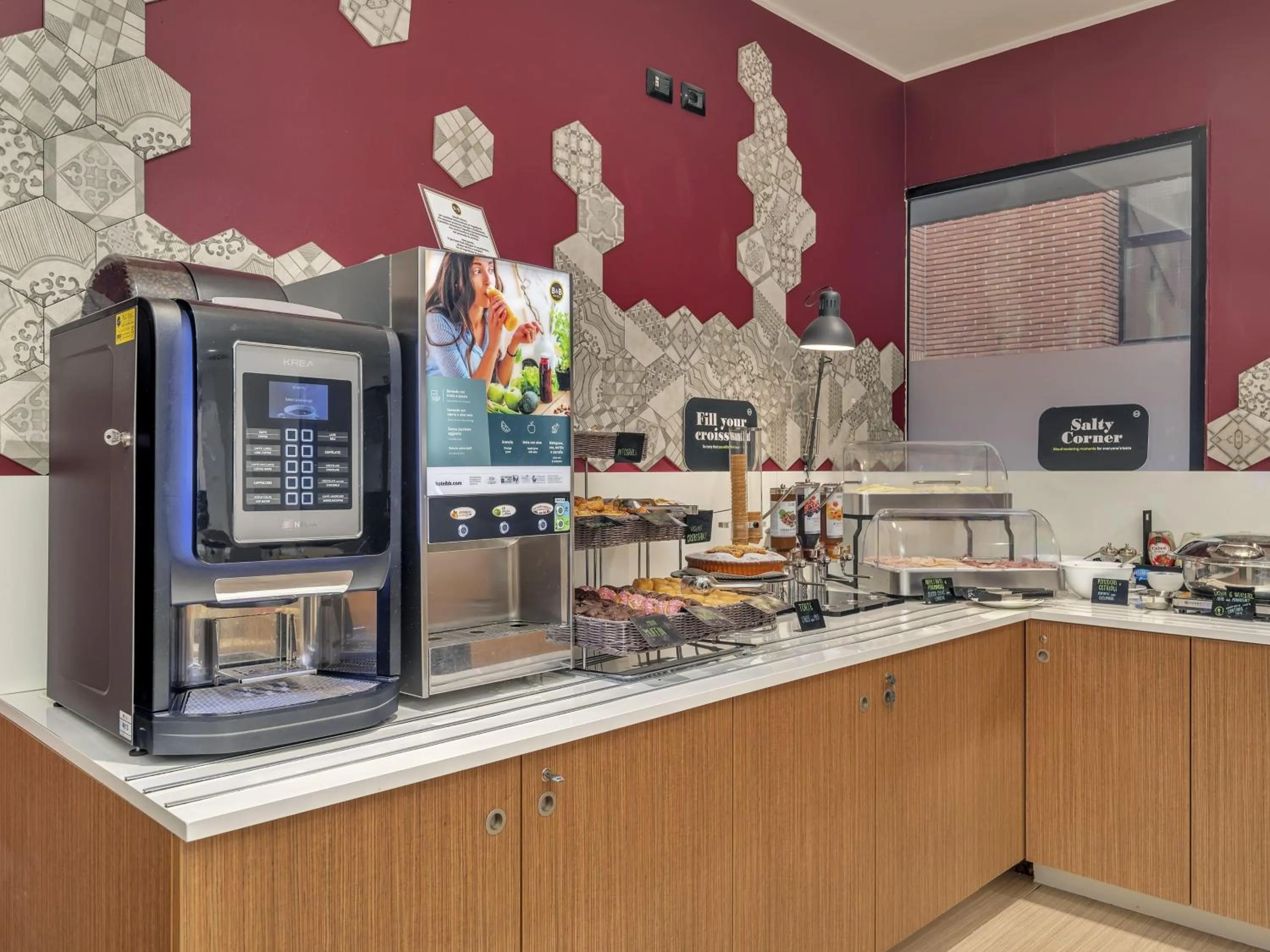 Restaurant/places to eat in B&B Hotel Como Camerlata