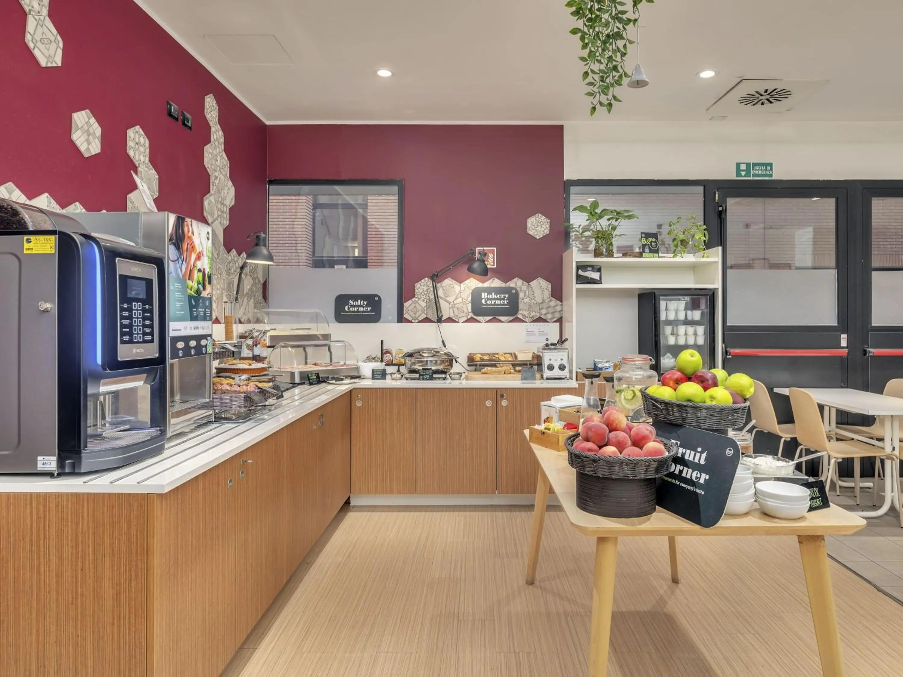 Lounge or bar in B&B Hotel Como Camerlata