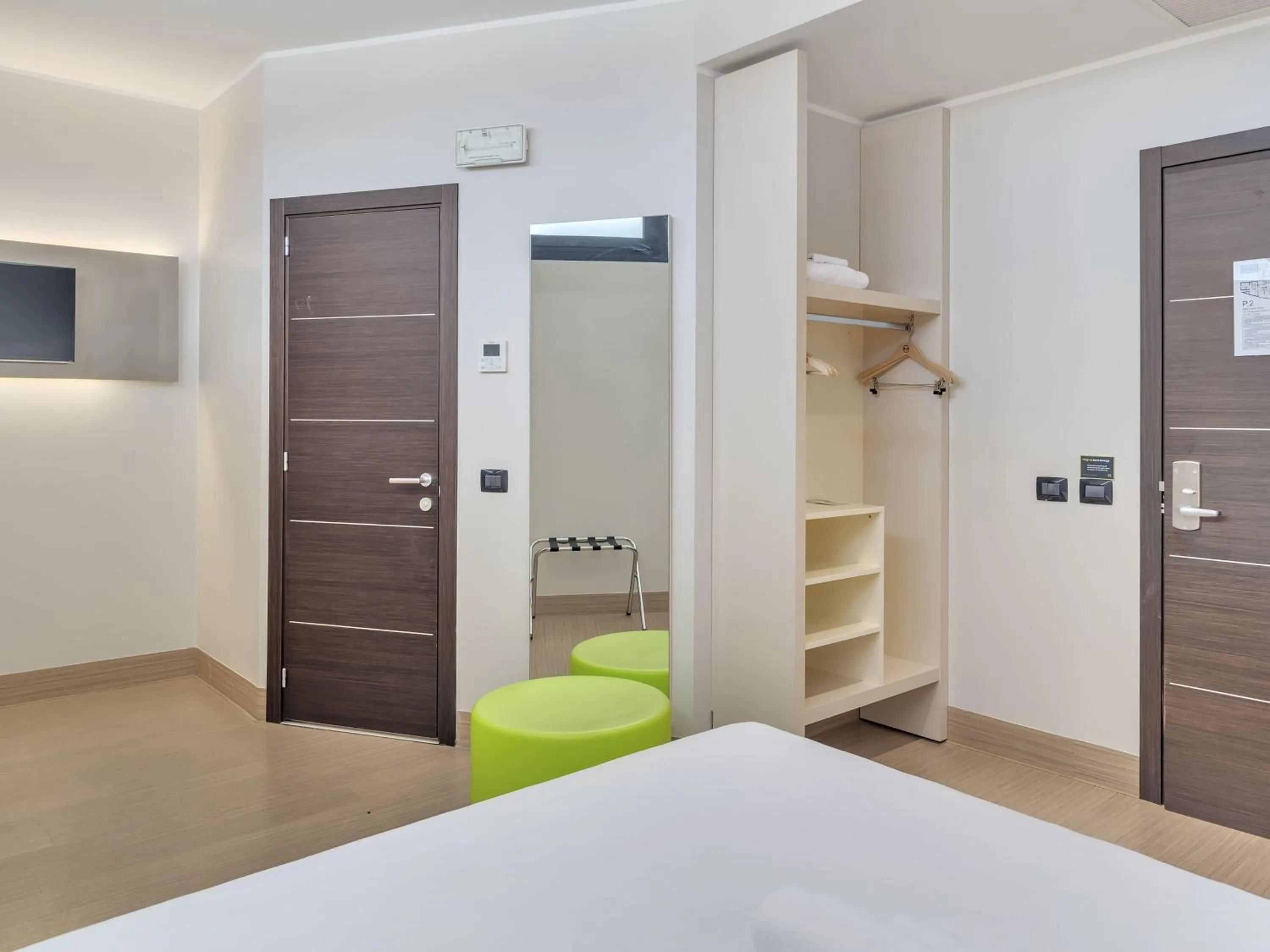 Bathroom, Bed in B&B Hotel Como Camerlata