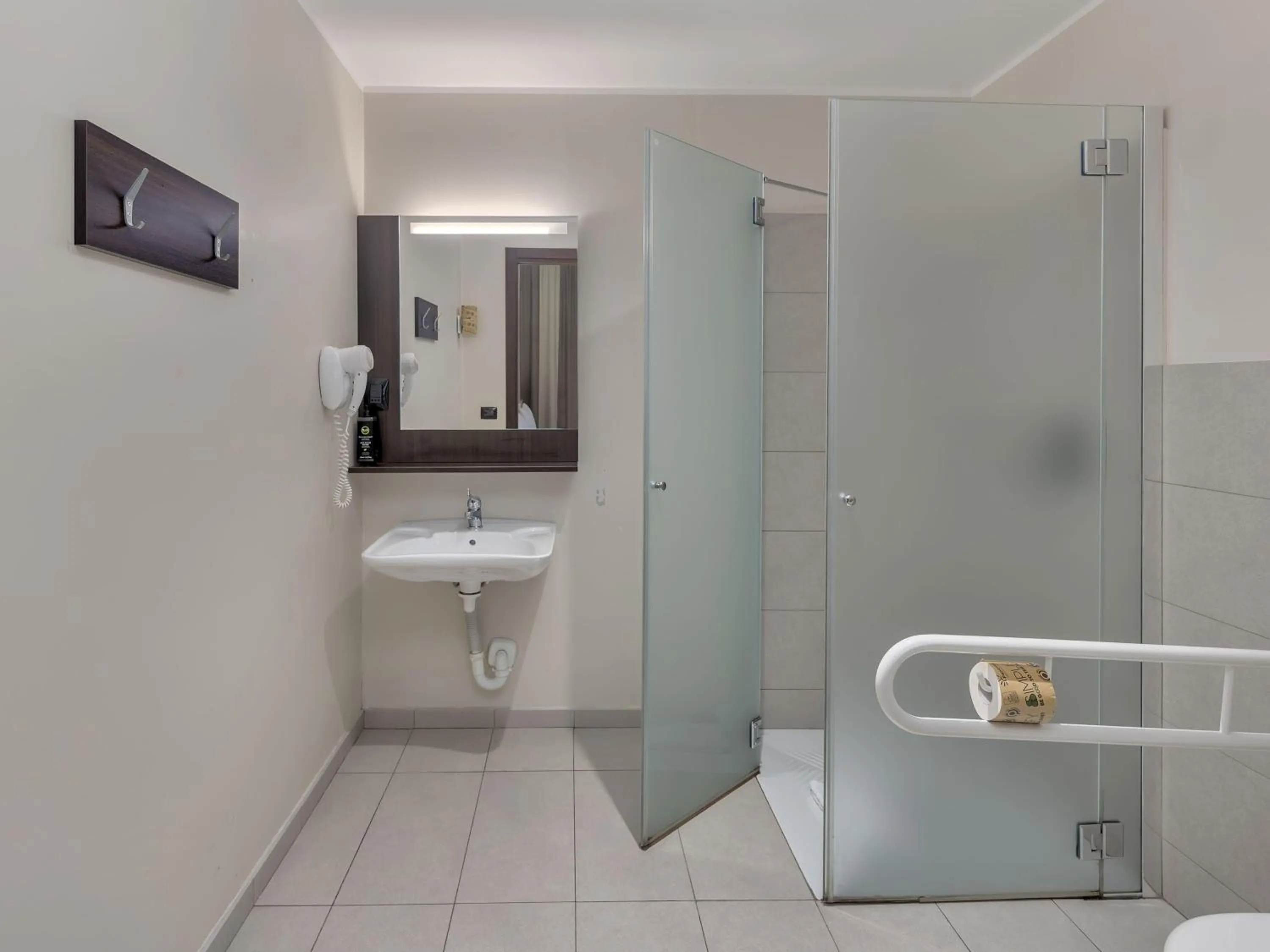 Bathroom in B&B Hotel Como Camerlata