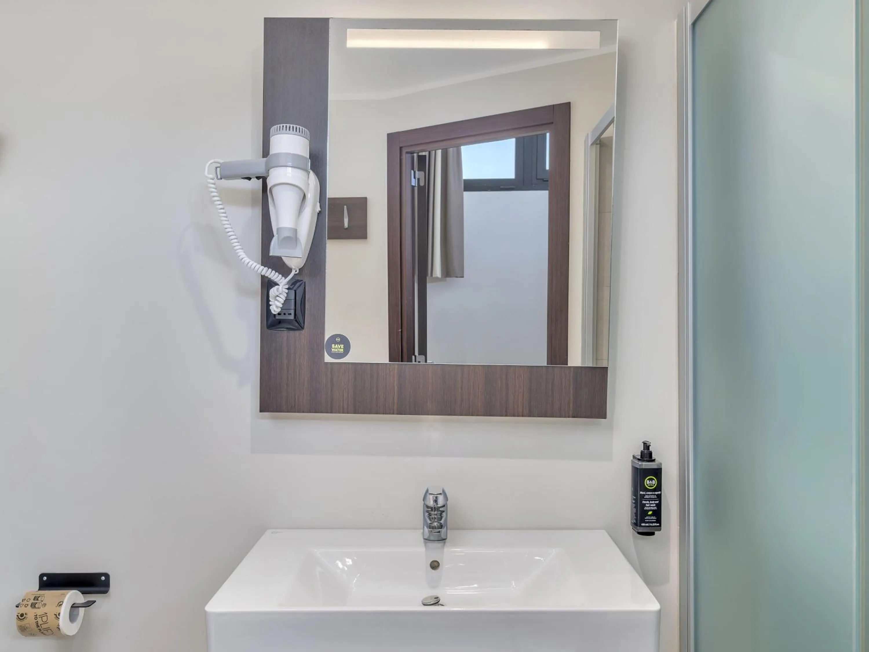 Bathroom in B&B Hotel Como Camerlata