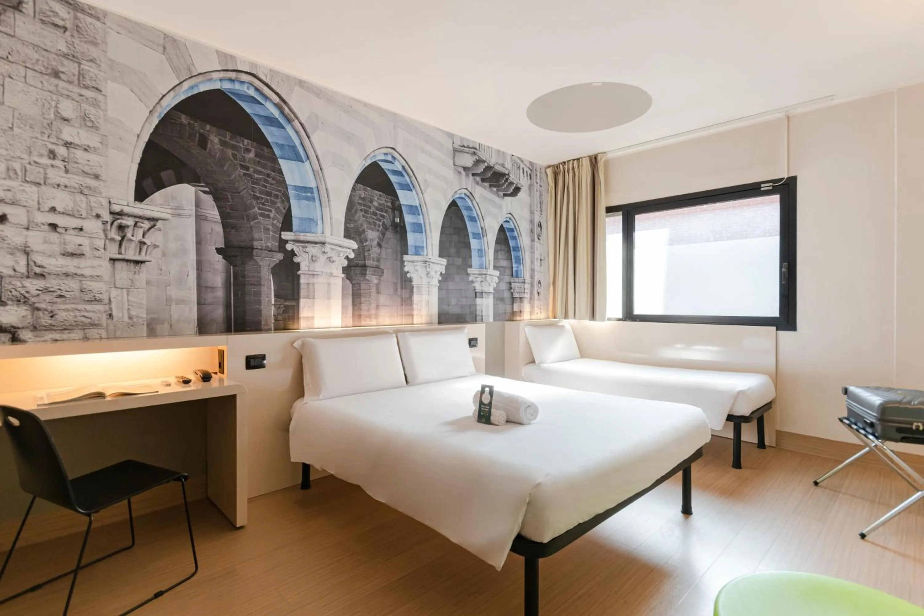 Photo of the whole room, Bed in B&B Hotel Como Camerlata