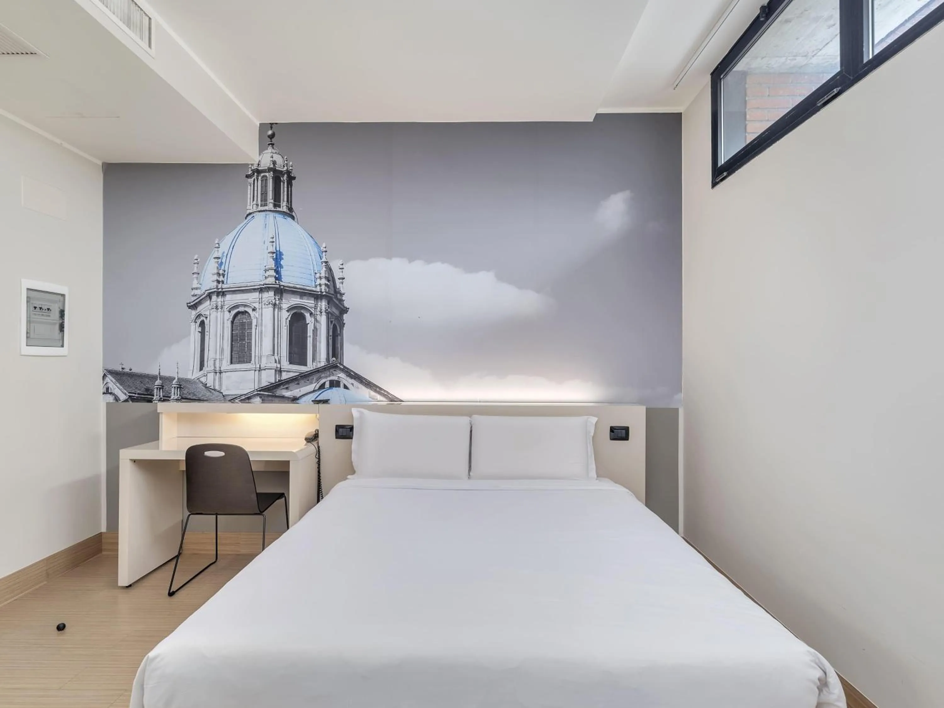 Photo of the whole room, Bed in B&B Hotel Como Camerlata