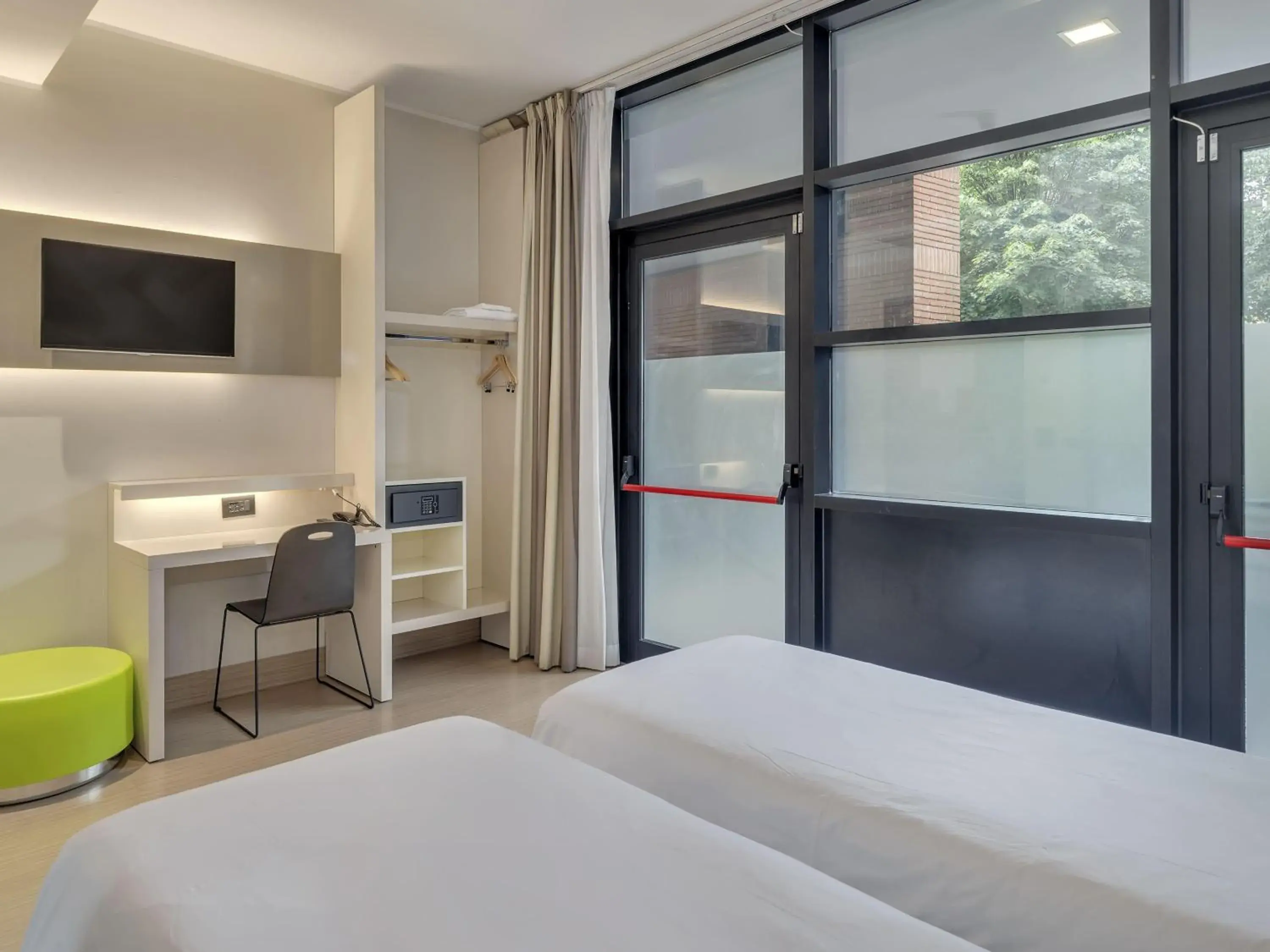 Twin Room - Disability Access in B&B Hotel Como Camerlata Twin Room - Disability Access in B&B Hotel Como Camerlata