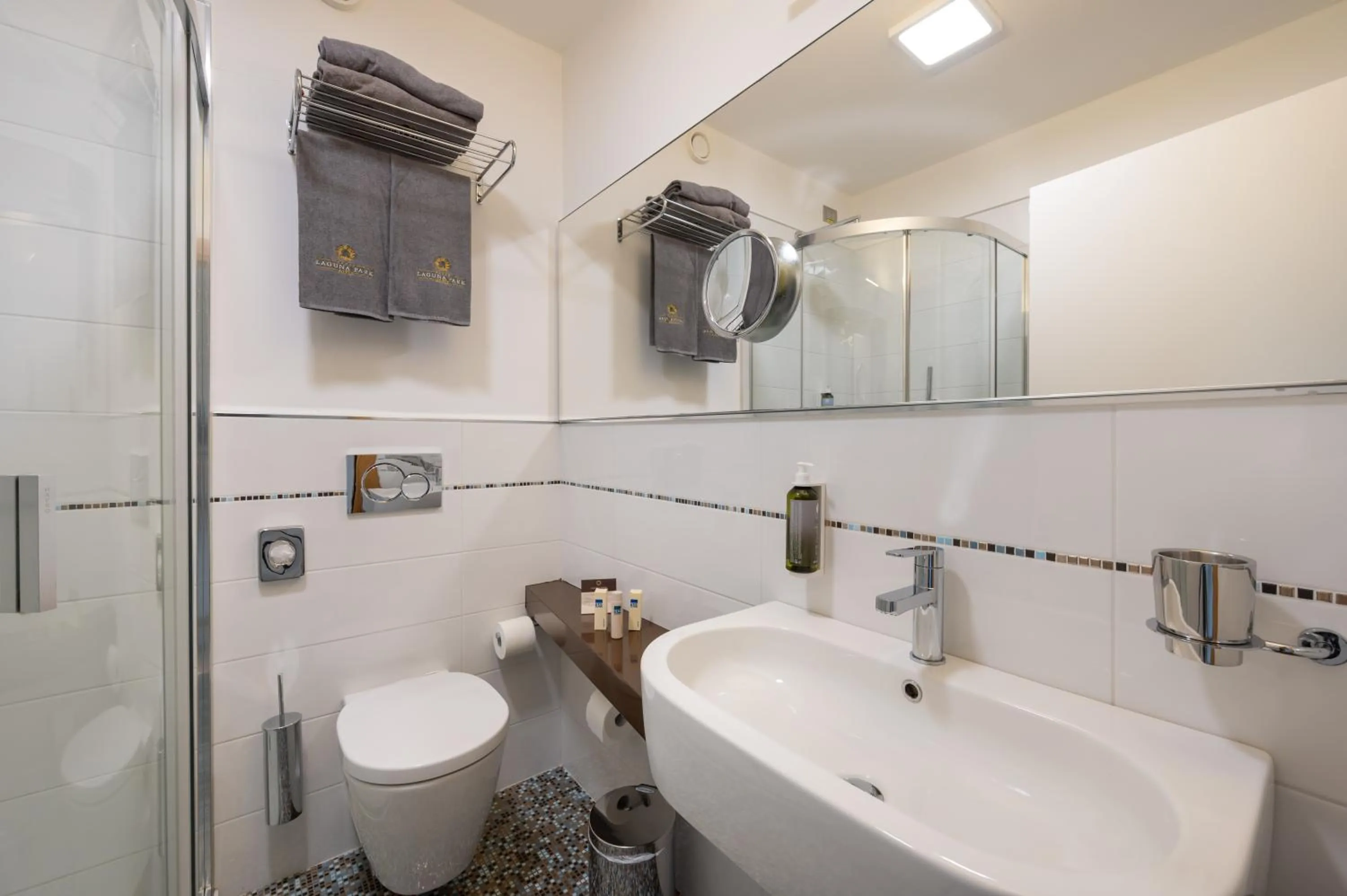 Shower in Laguna Park Hotel 4Superior