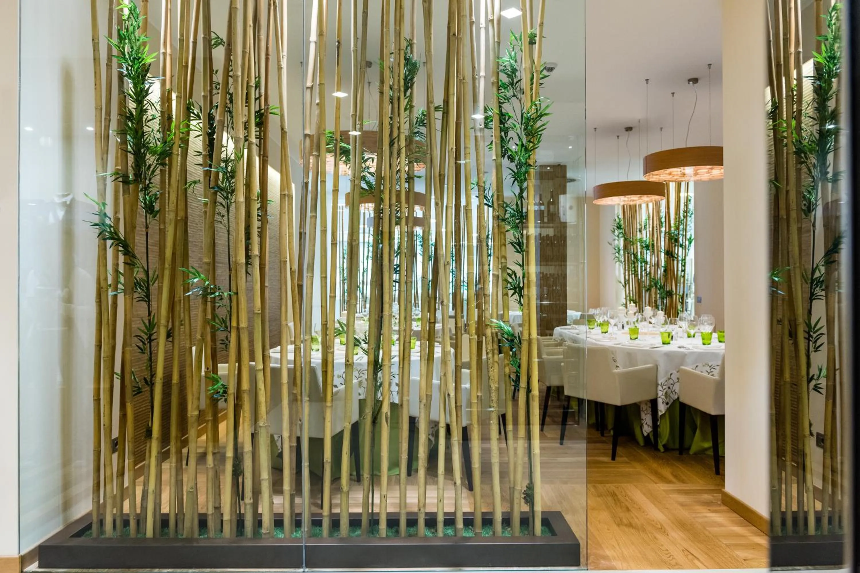 Restaurant/places to eat in Laguna Park Hotel 4Superior