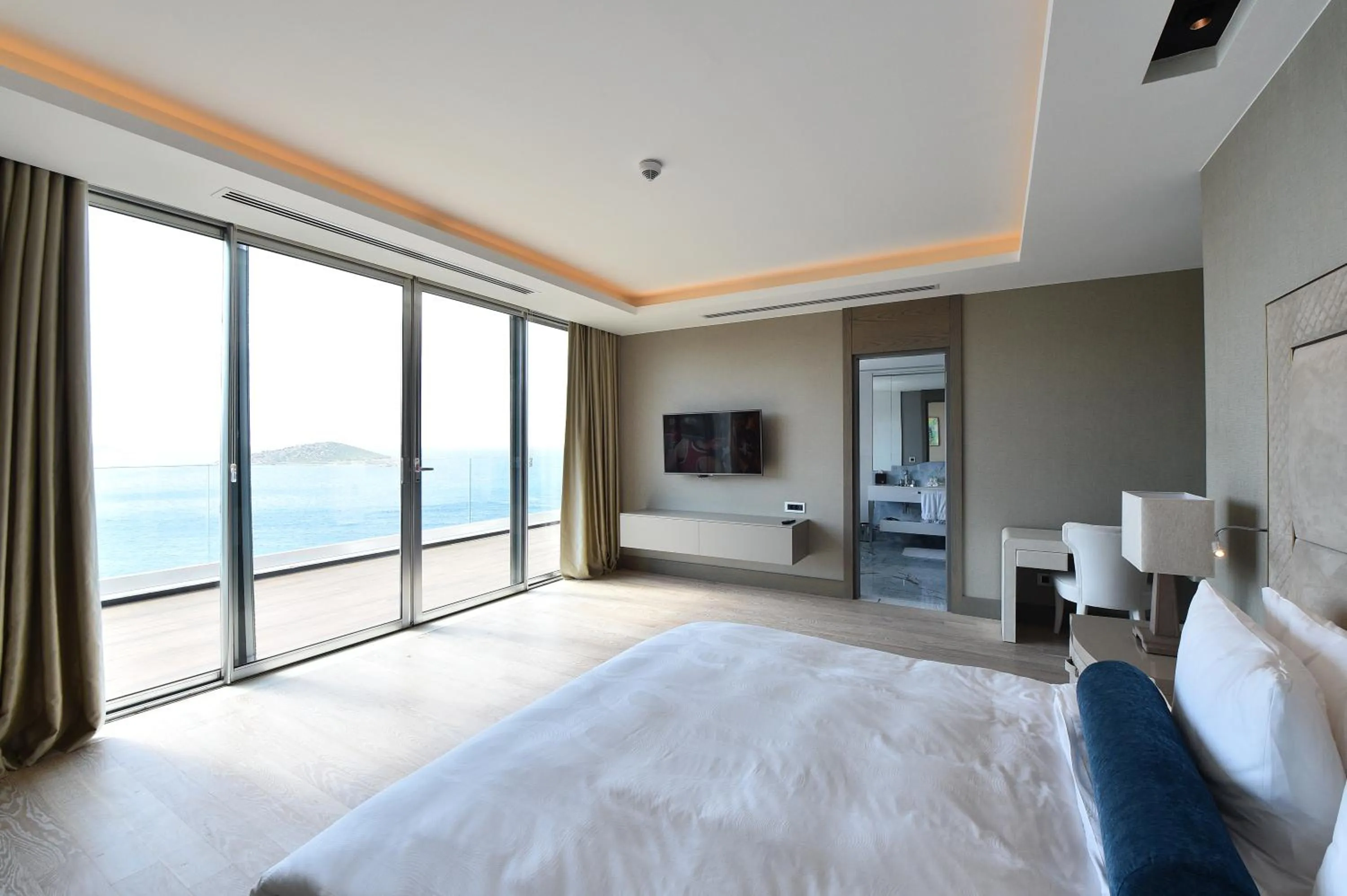 Bedroom, Bed in Sirene Luxury Hotel Bodrum