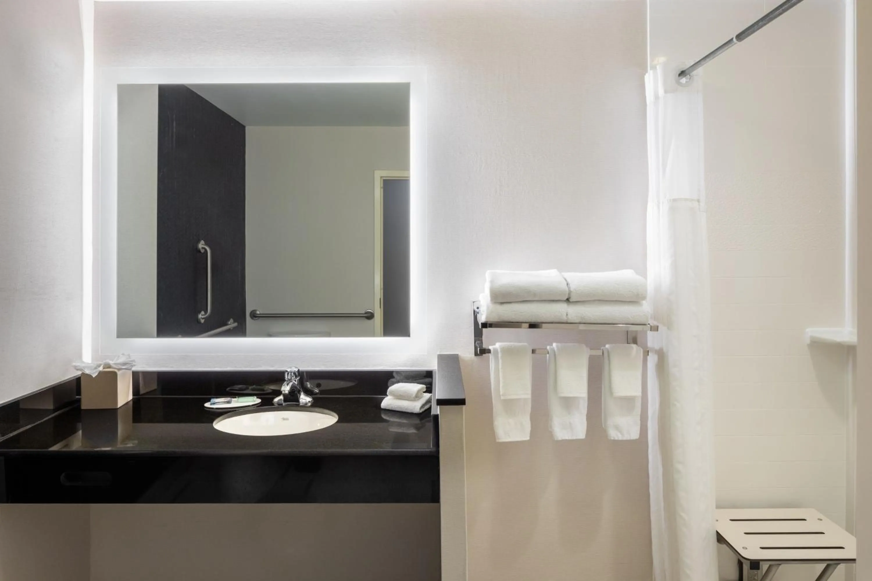 Bathroom in Fairfield Inn & Suites by Marriott Columbus Dublin