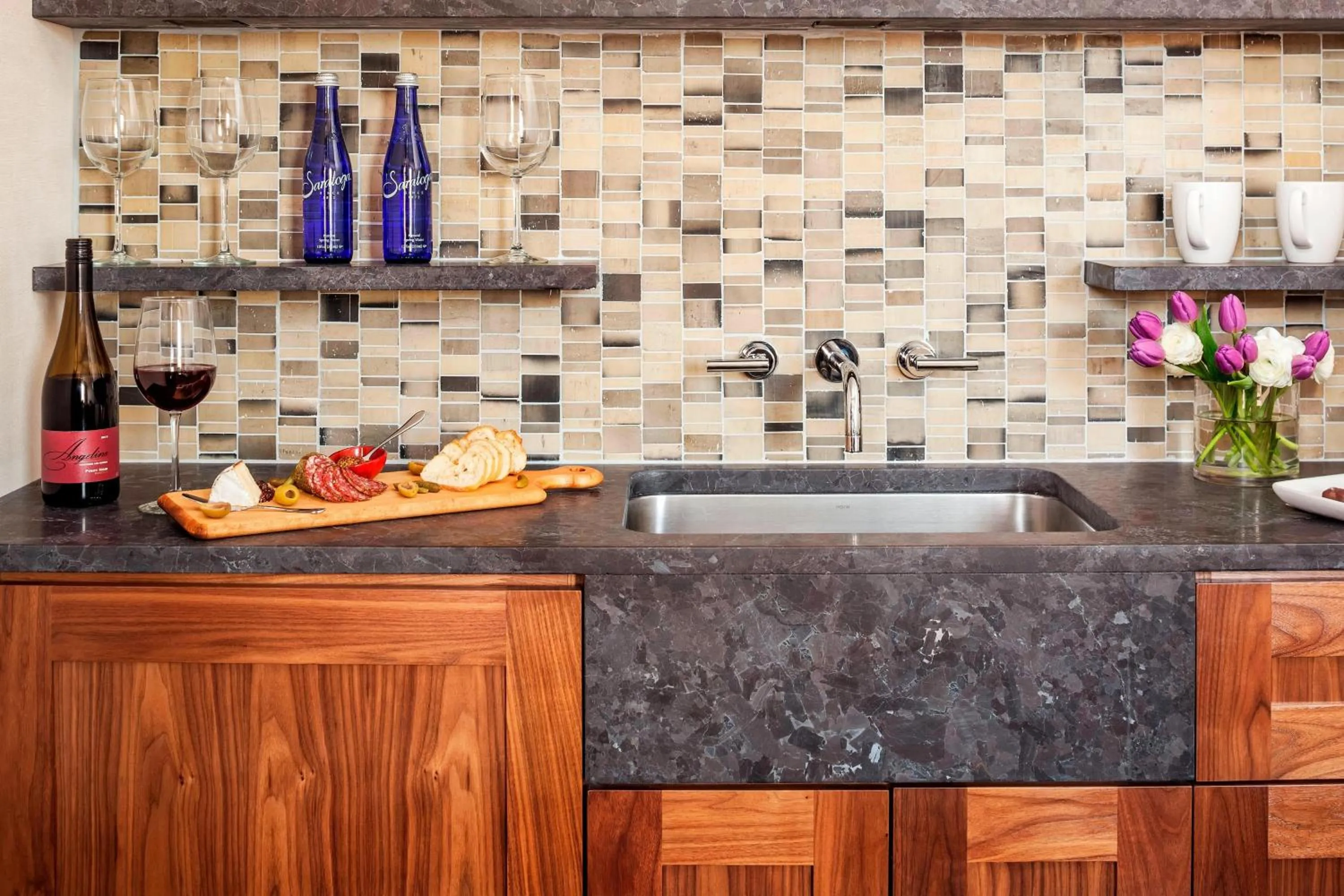 Lounge or bar in The Press Hotel, Autograph Collection