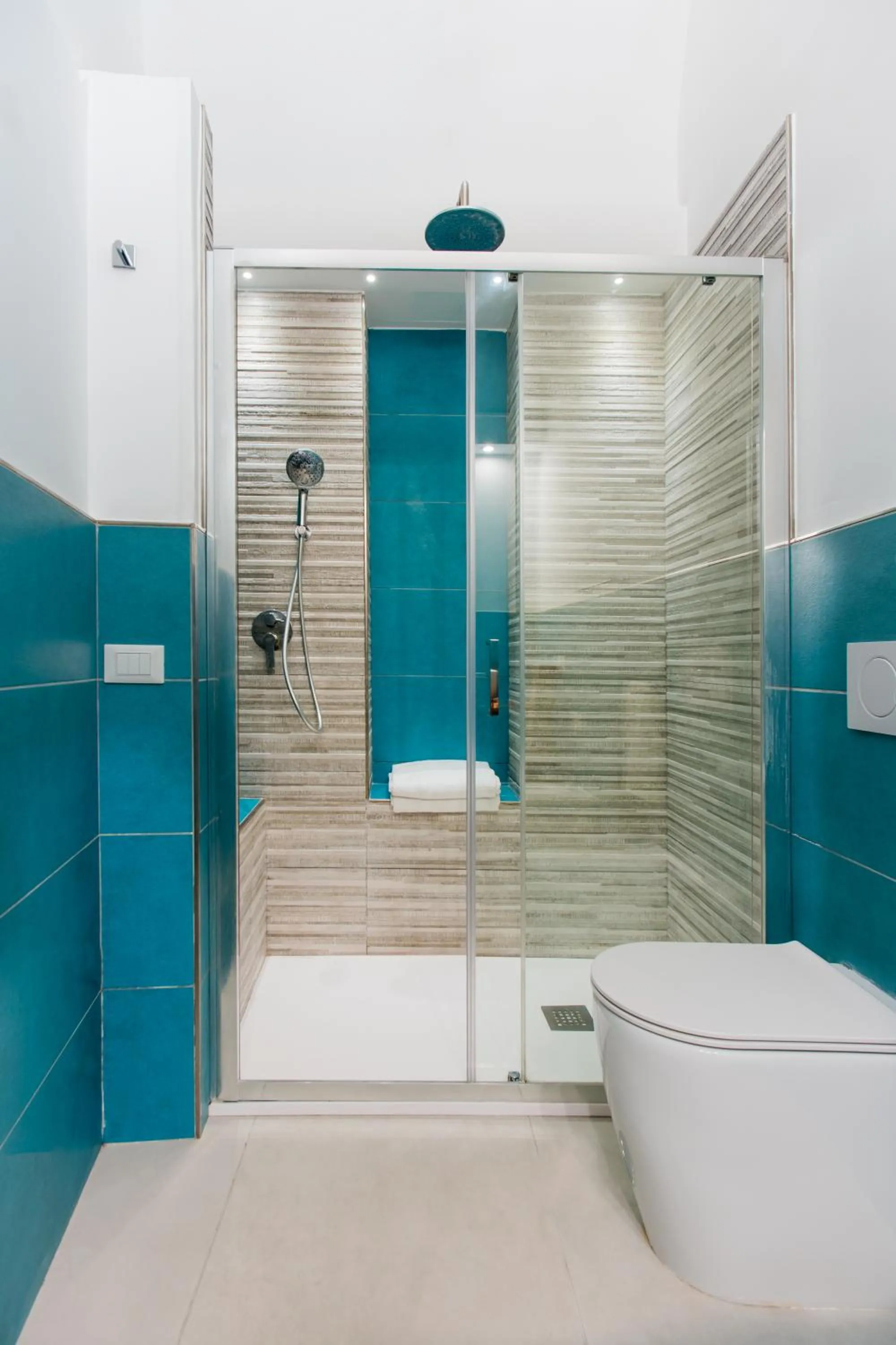 Shower in Palazzo Gargiulo Luxury Rooms & Suites